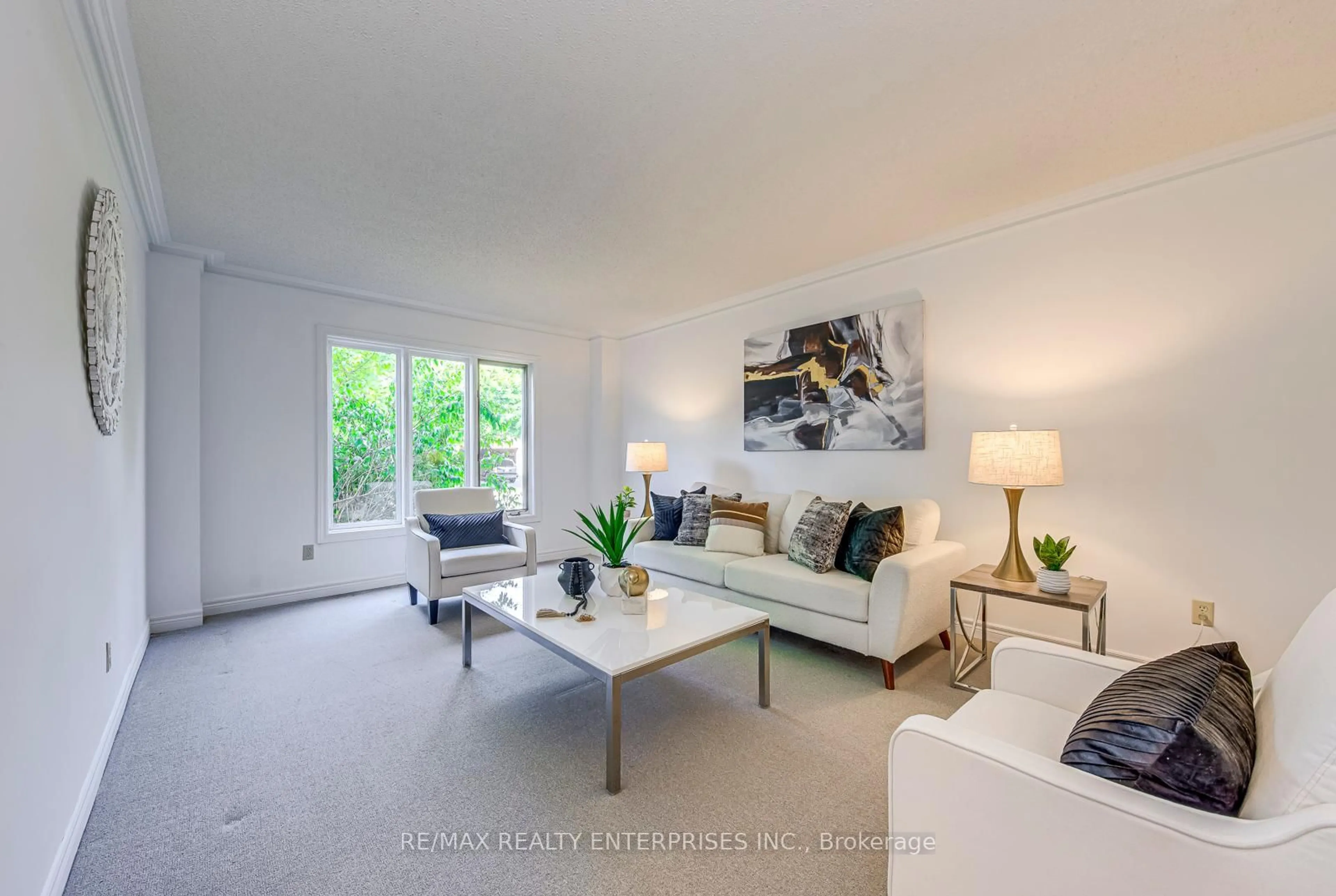 Living room with furniture, unknown for 1037 Beechnut Rd, Oakville Ontario L6J 7P4
