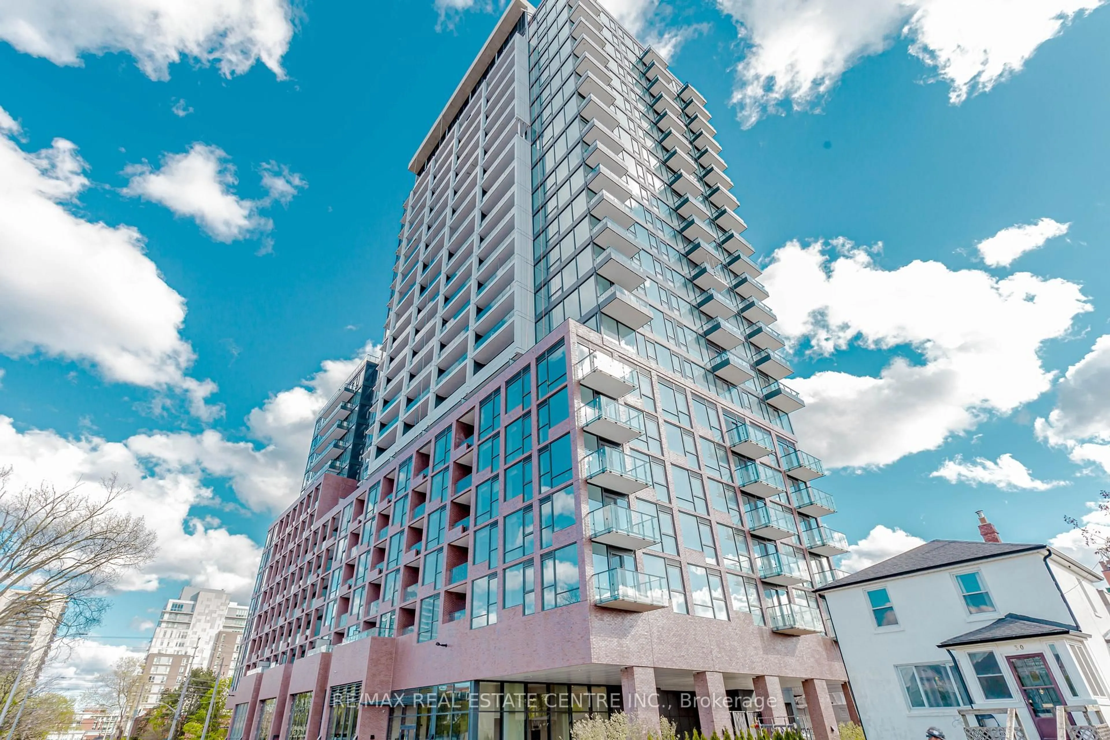 Unknown for 28 Ann St #310, Mississauga Ontario M3C 0H5