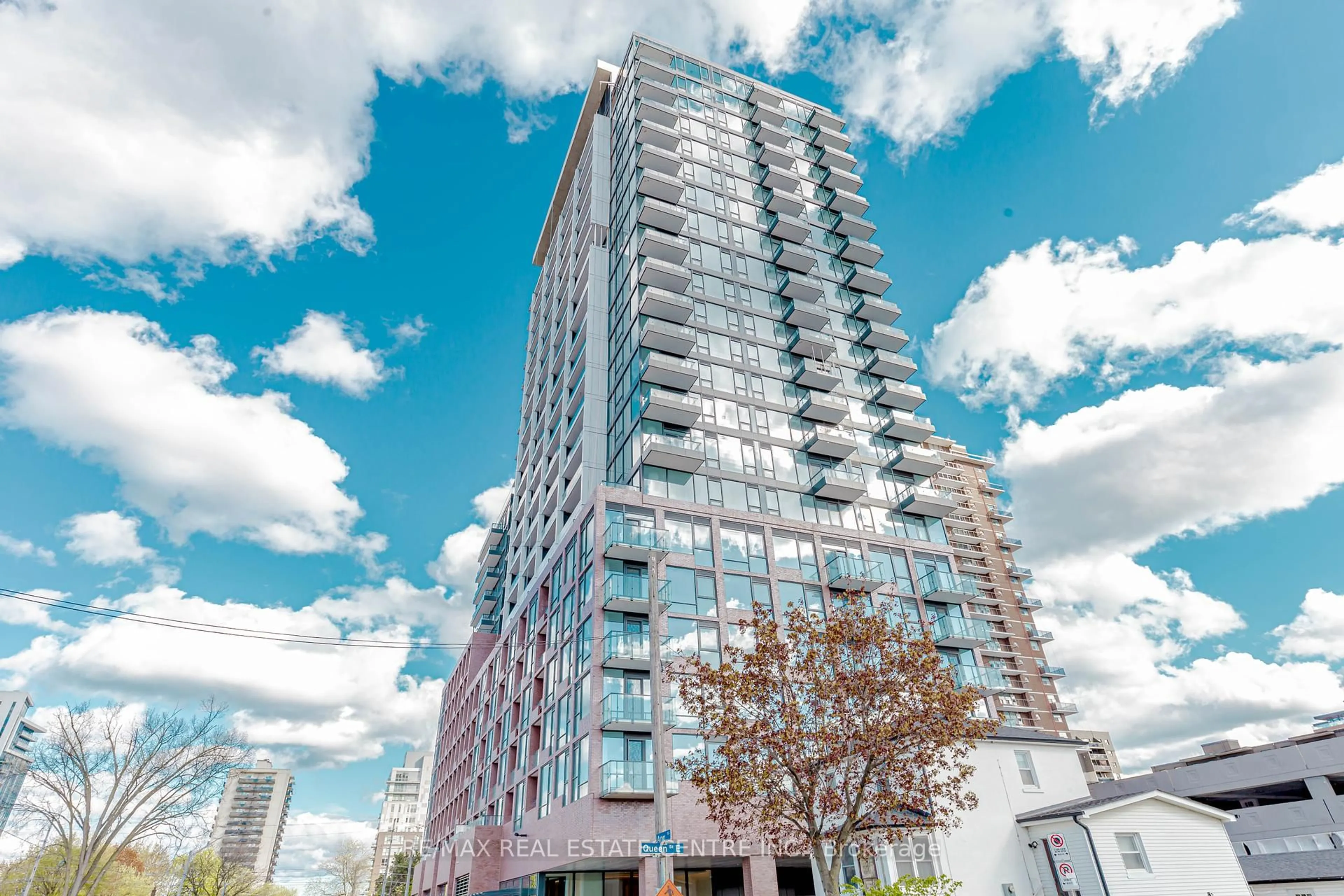 Unknown for 28 Ann St #310, Mississauga Ontario M3C 0H5