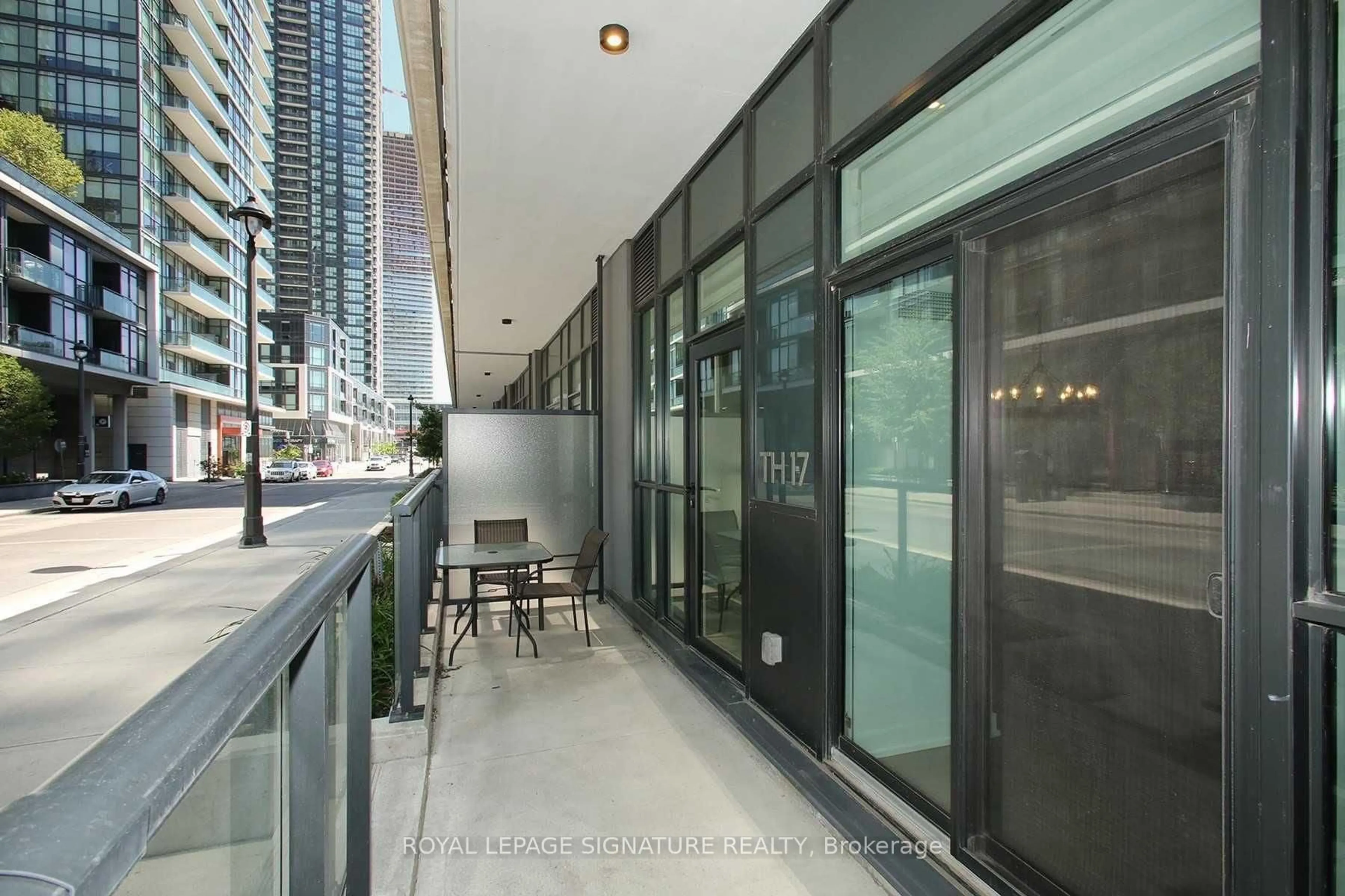 Indoor foyer for 4055 Parkside Village Dr #TH-17, Mississauga Ontario L5B 0K8
