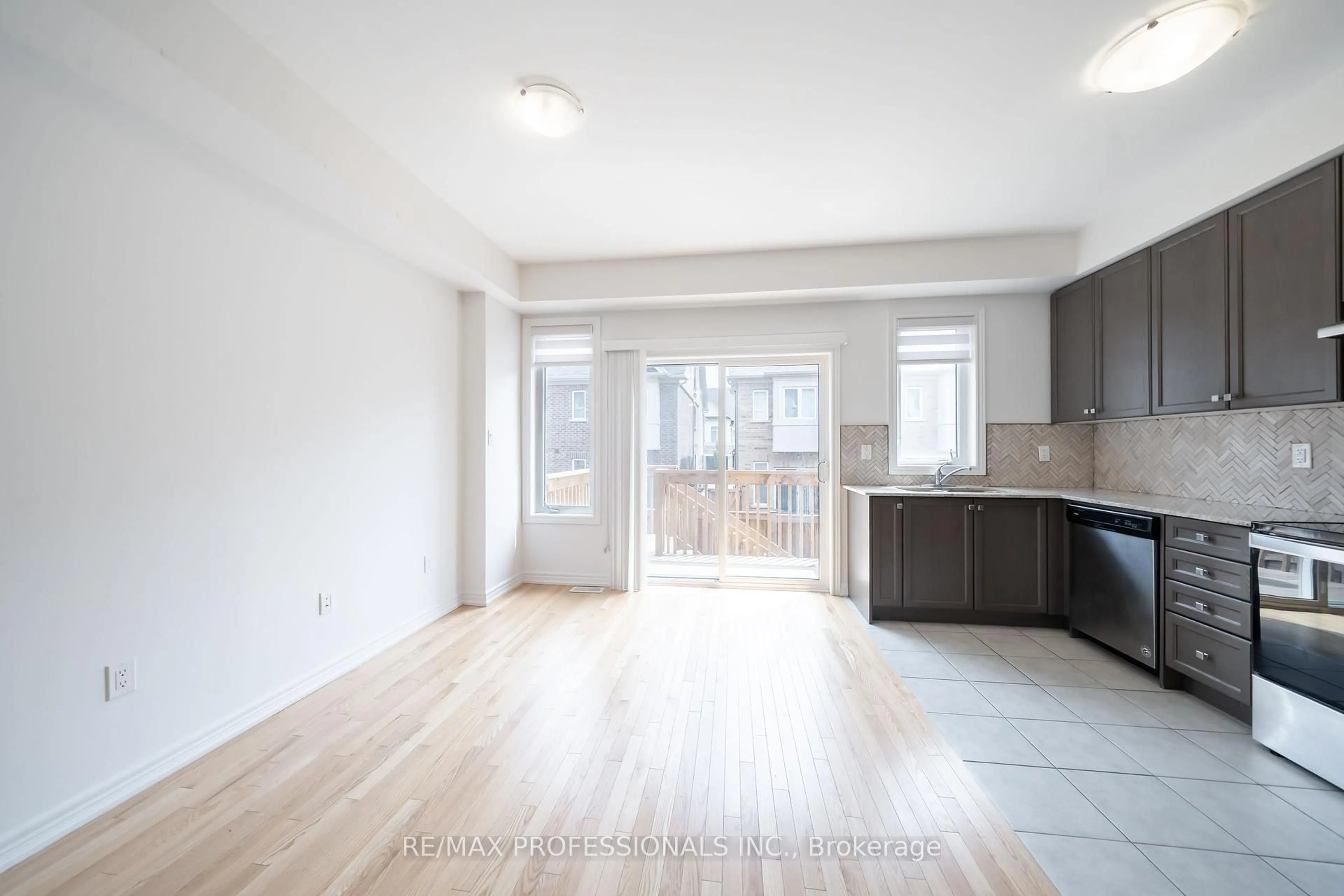 A pic of a room for 3952 Leonardo St, Burlington Ontario L7M 0Z7