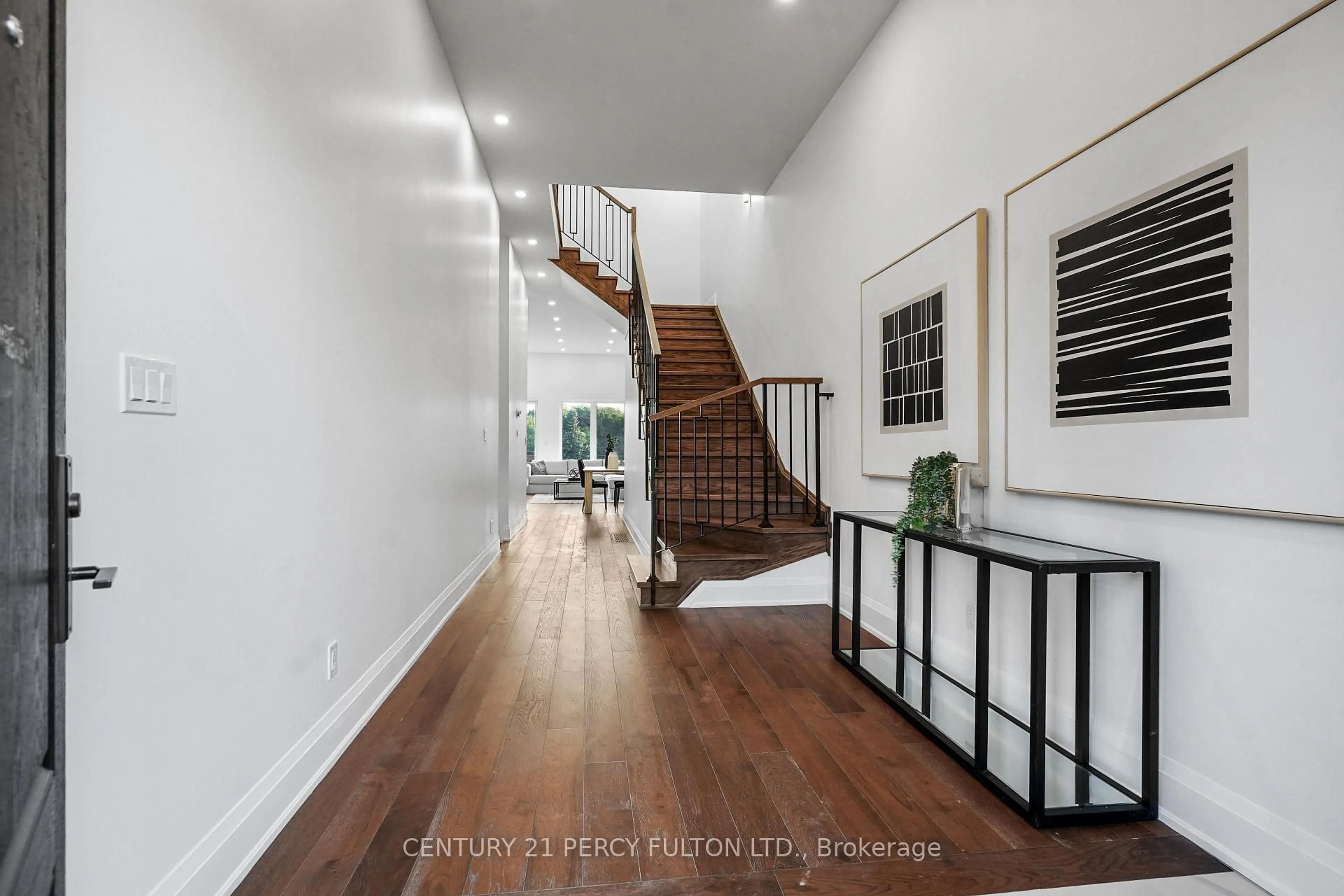 Indoor foyer for 6626 Harmony Hill, Mississauga Ontario L5W 1S5
