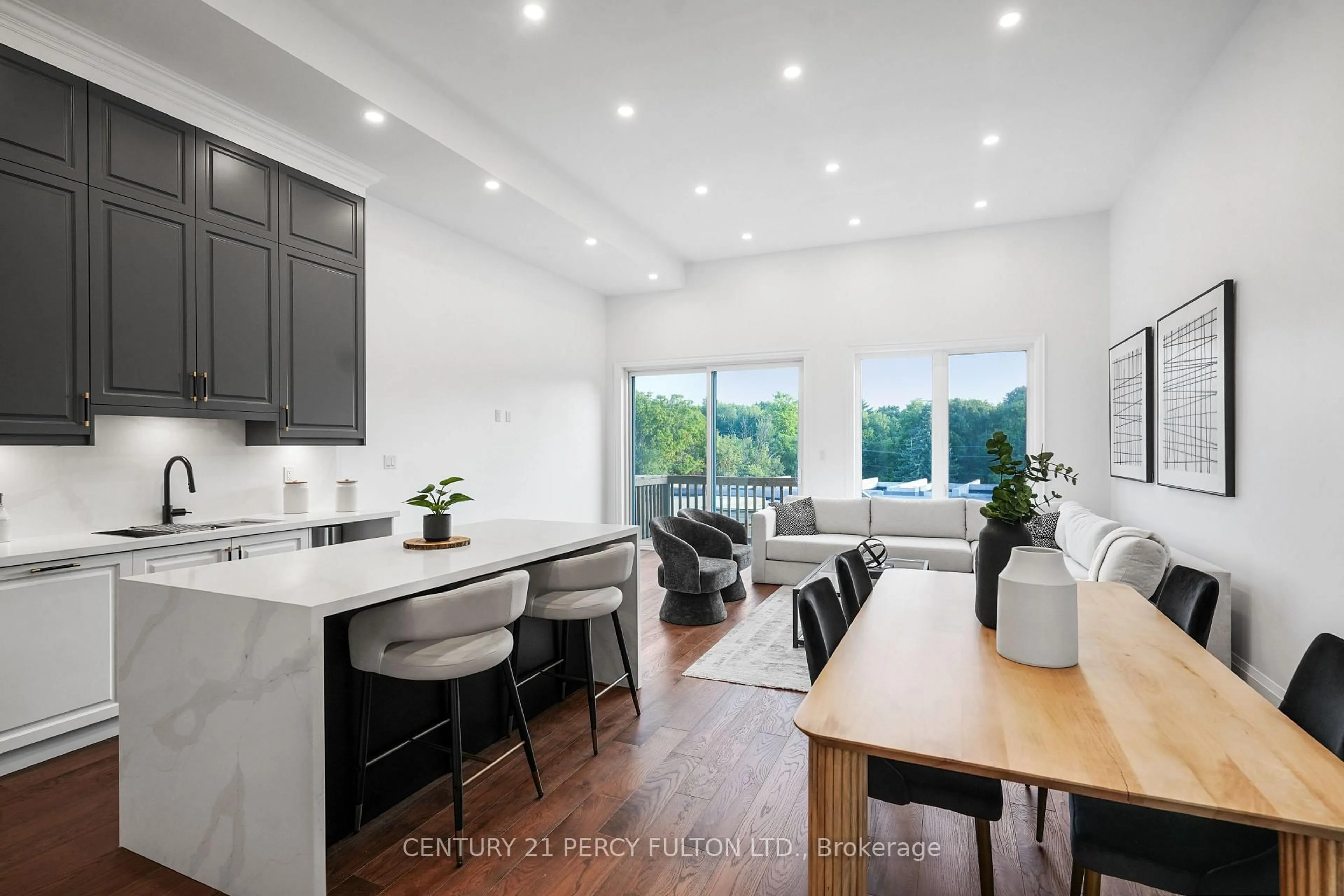 Open concept kitchen, unknown for 6626 Harmony Hill, Mississauga Ontario L5W 1S5