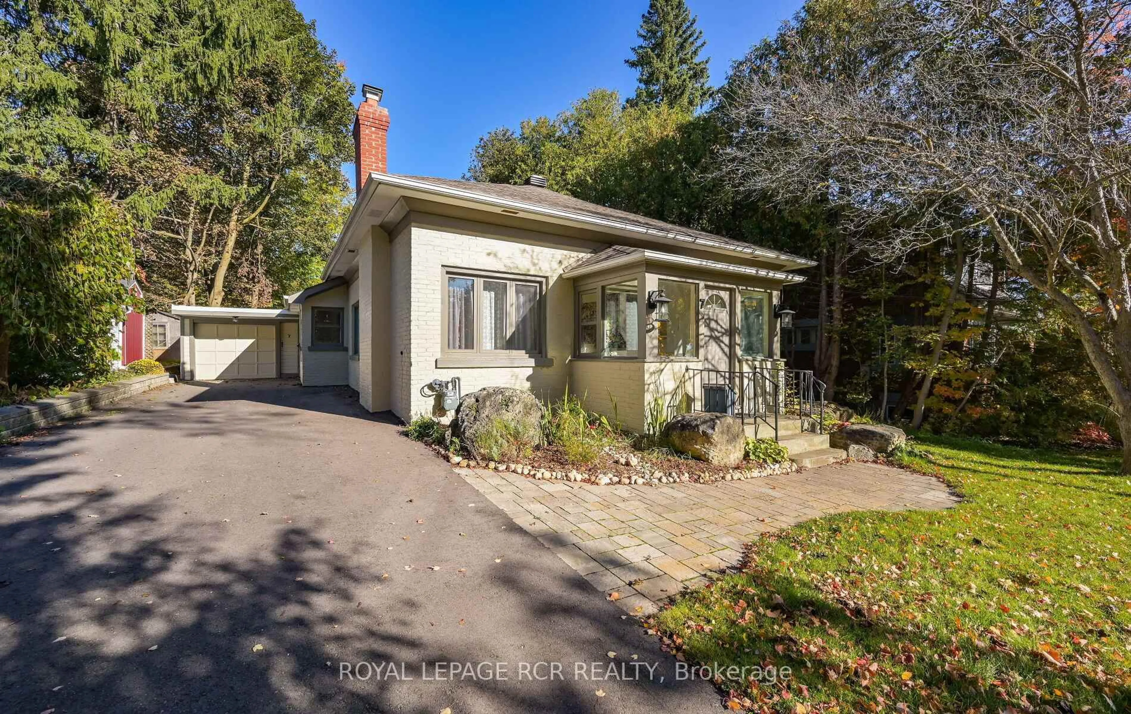 A pic from outside/outdoor area/front of a property/back of a property/a pic from drone, street for 7 Third Ave, Orangeville Ontario L9W 1G8