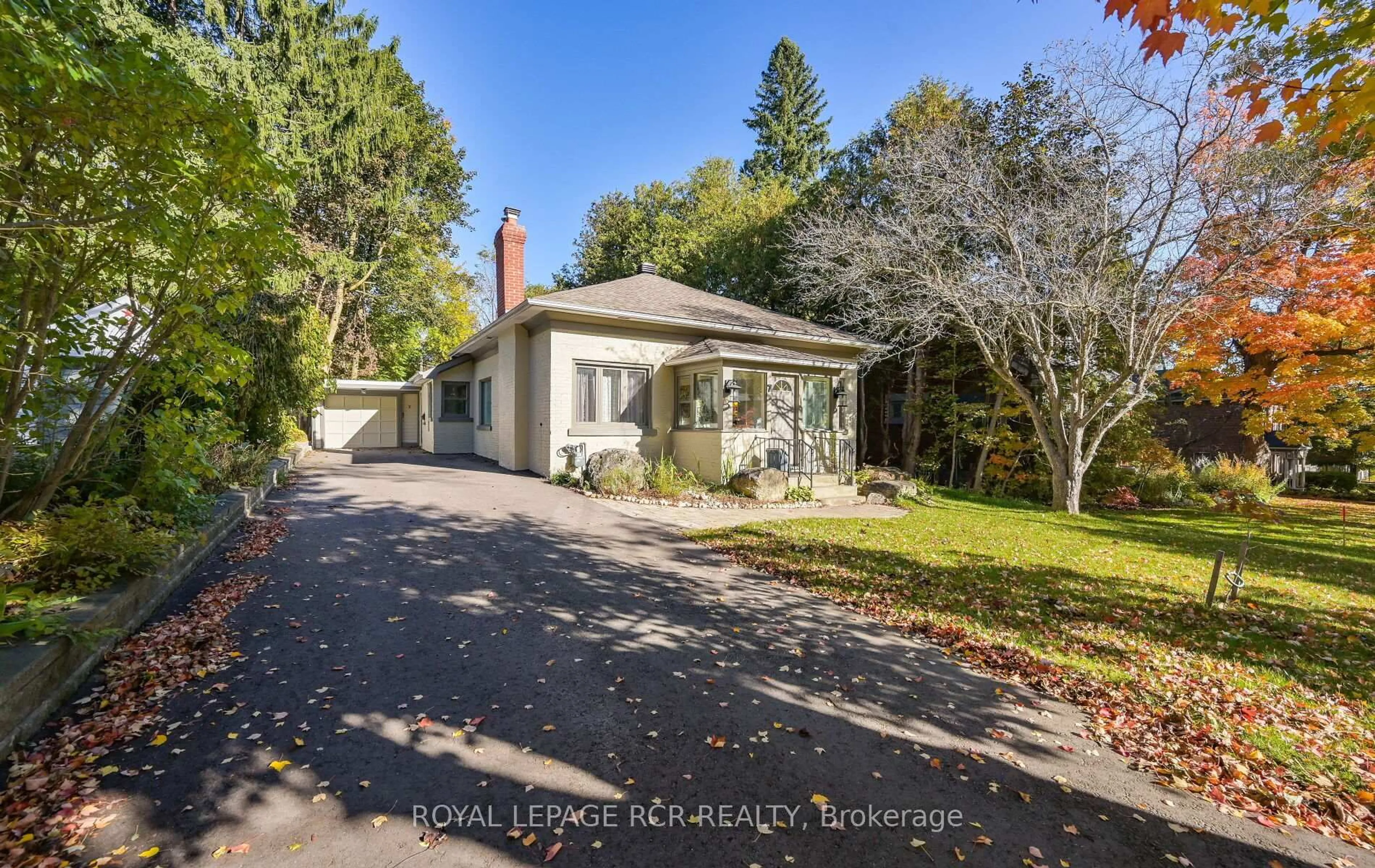 A pic from outside/outdoor area/front of a property/back of a property/a pic from drone, street for 7 Third Ave, Orangeville Ontario L9W 1G8