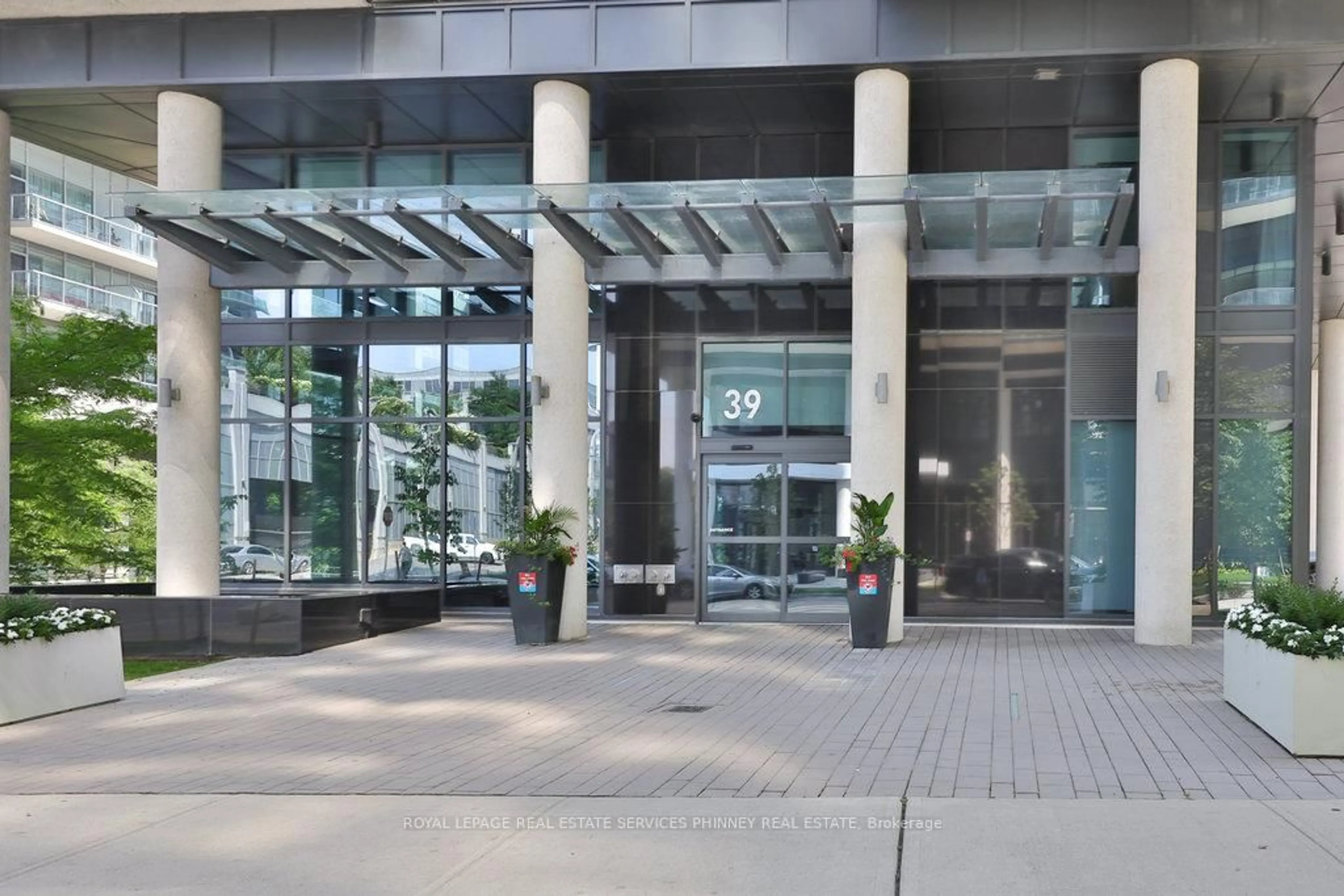 Indoor foyer for 39 Annie Craig Dr #408, Toronto Ontario M8V 0H1