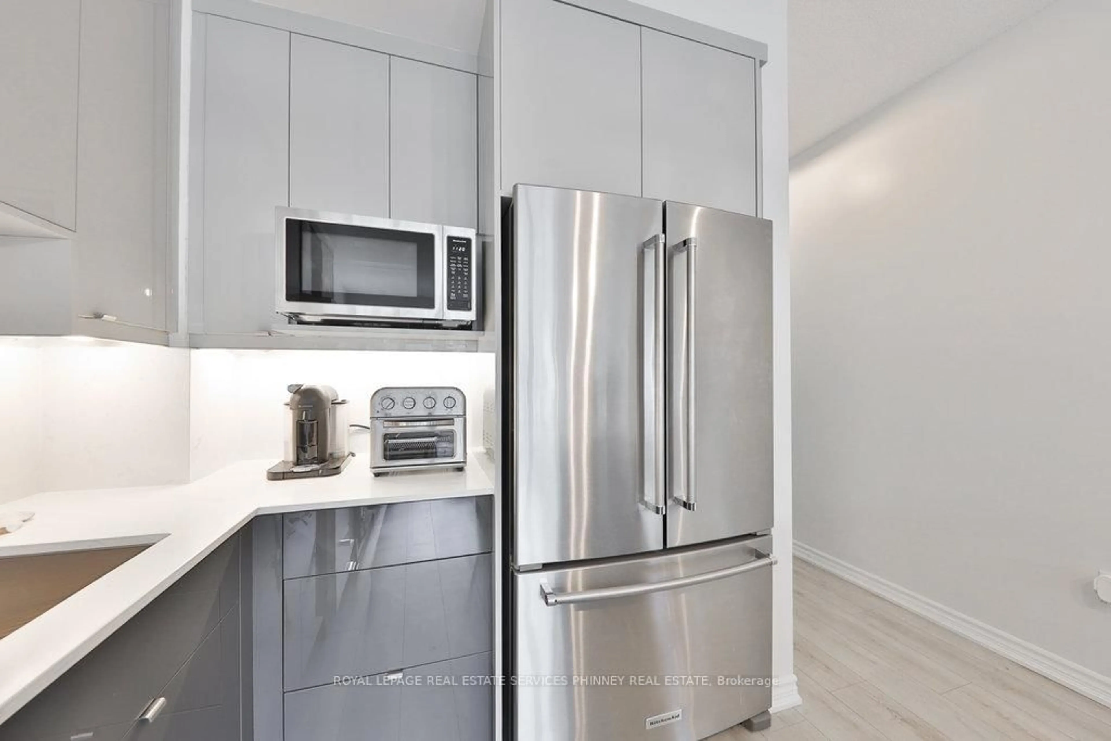 Standard kitchen, unknown for 39 Annie Craig Dr #408, Toronto Ontario M8V 0H1