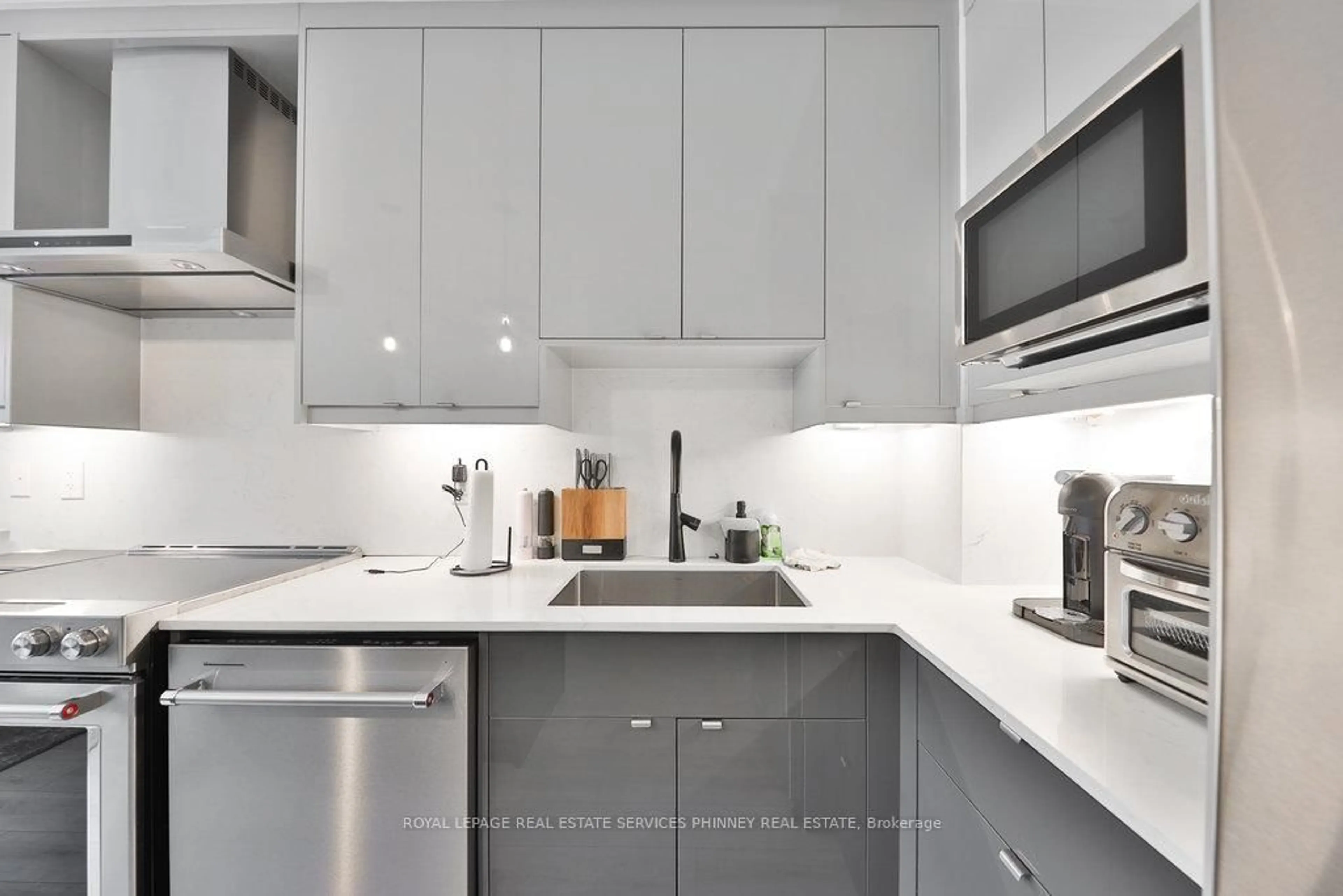 Contemporary kitchen, ceramic/tile floor for 39 Annie Craig Dr #408, Toronto Ontario M8V 0H1