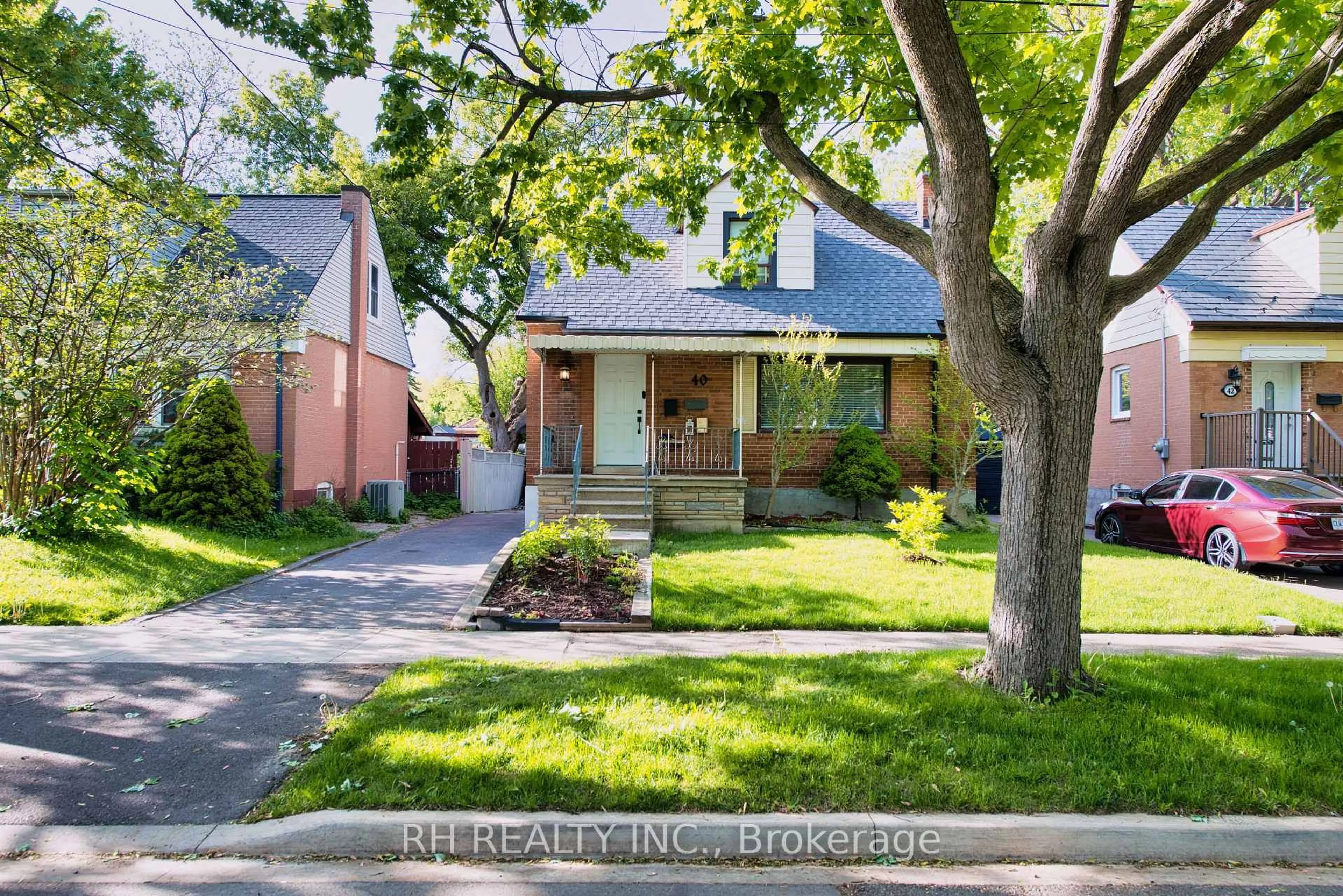 Home with brick exterior material, street for 40 Patika Ave, Toronto Ontario M9N 2E9