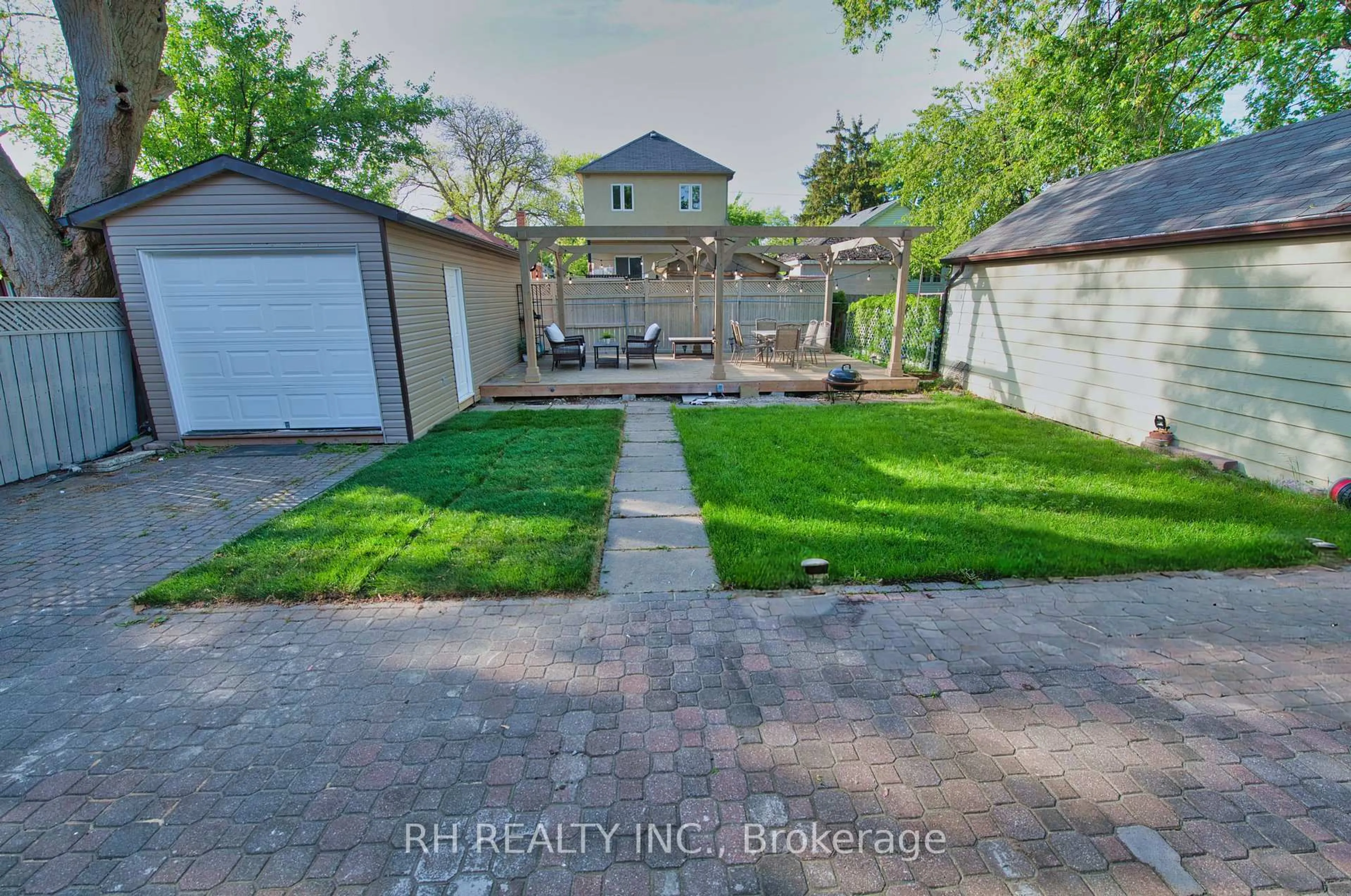 A pic from outside/outdoor area/front of a property/back of a property/a pic from drone, street for 40 Patika Ave, Toronto Ontario M9N 2E9
