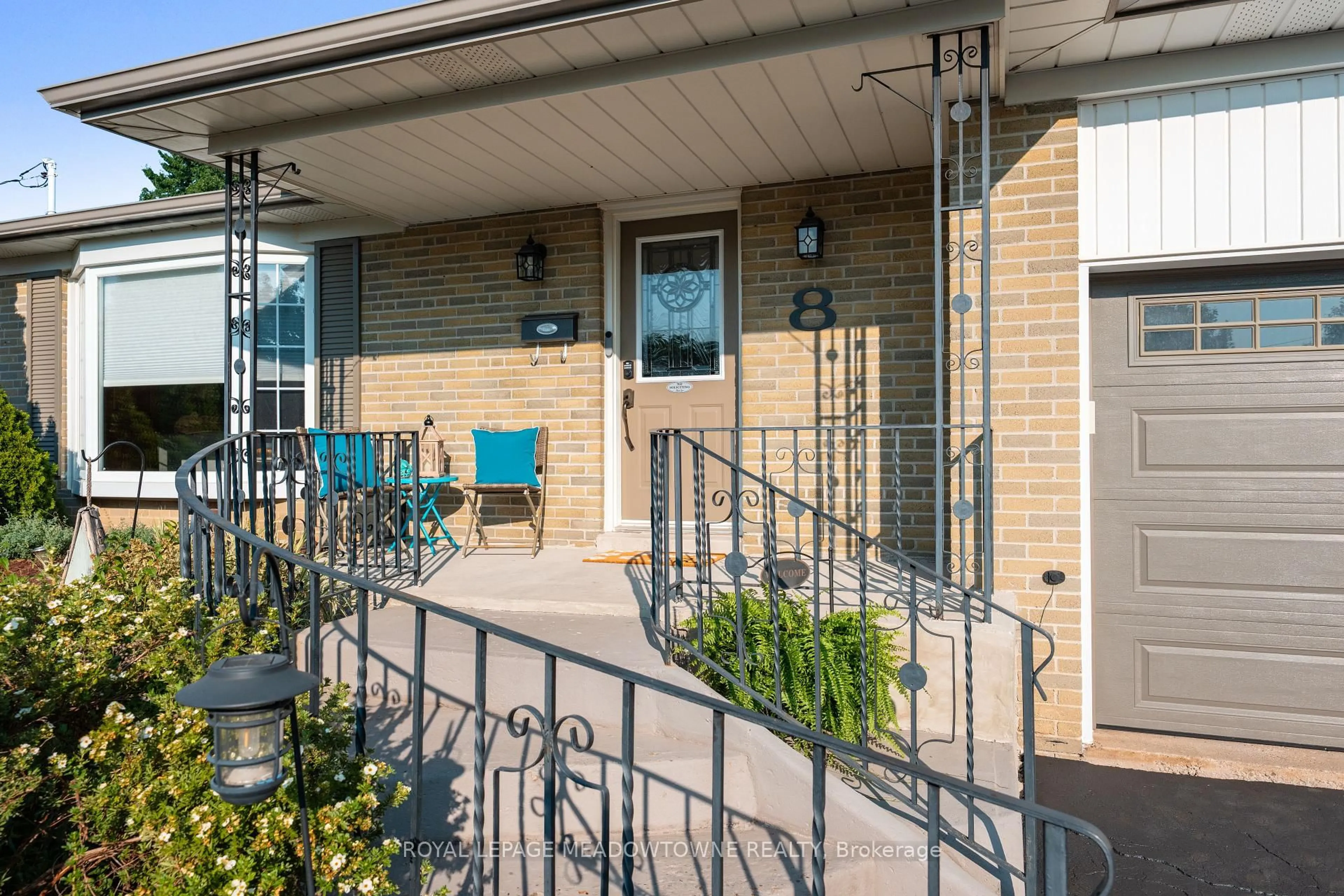 Patio, street for 8 Lucinda Pl, Halton Hills Ontario L7G 1J9