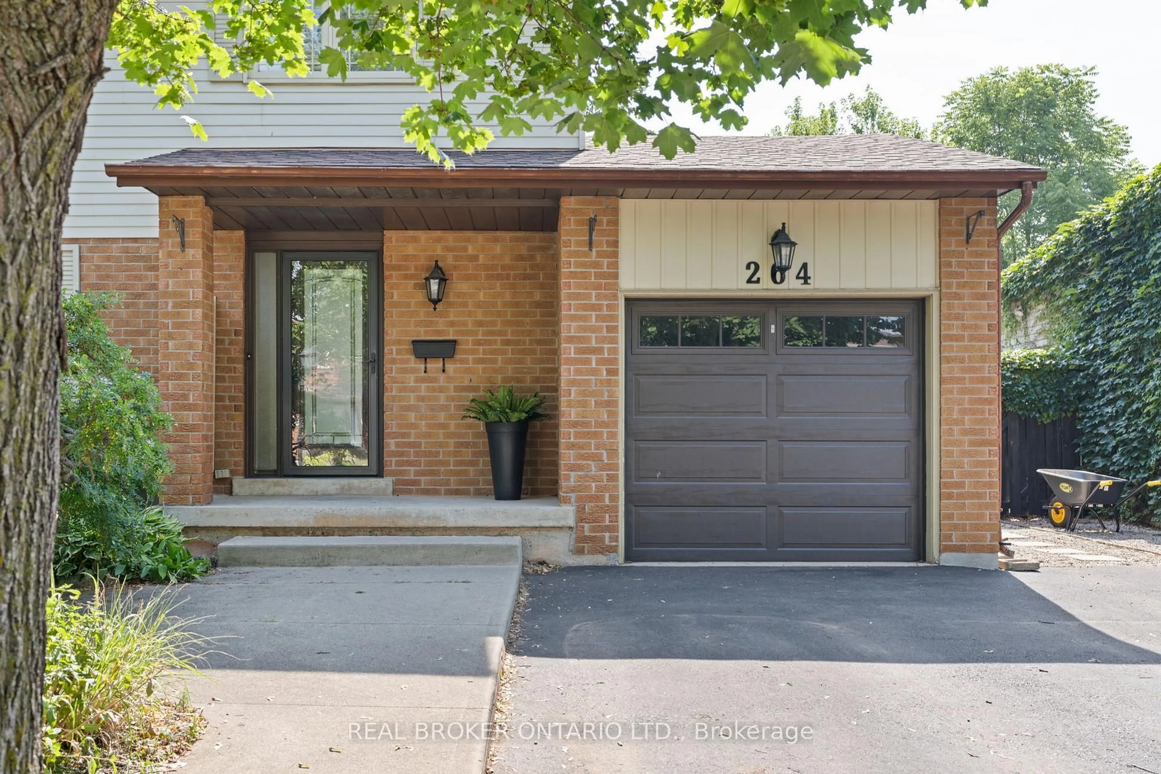 Home with brick exterior material, street for 264 Trowbridge Pl, Oakville Ontario L6L 6A5