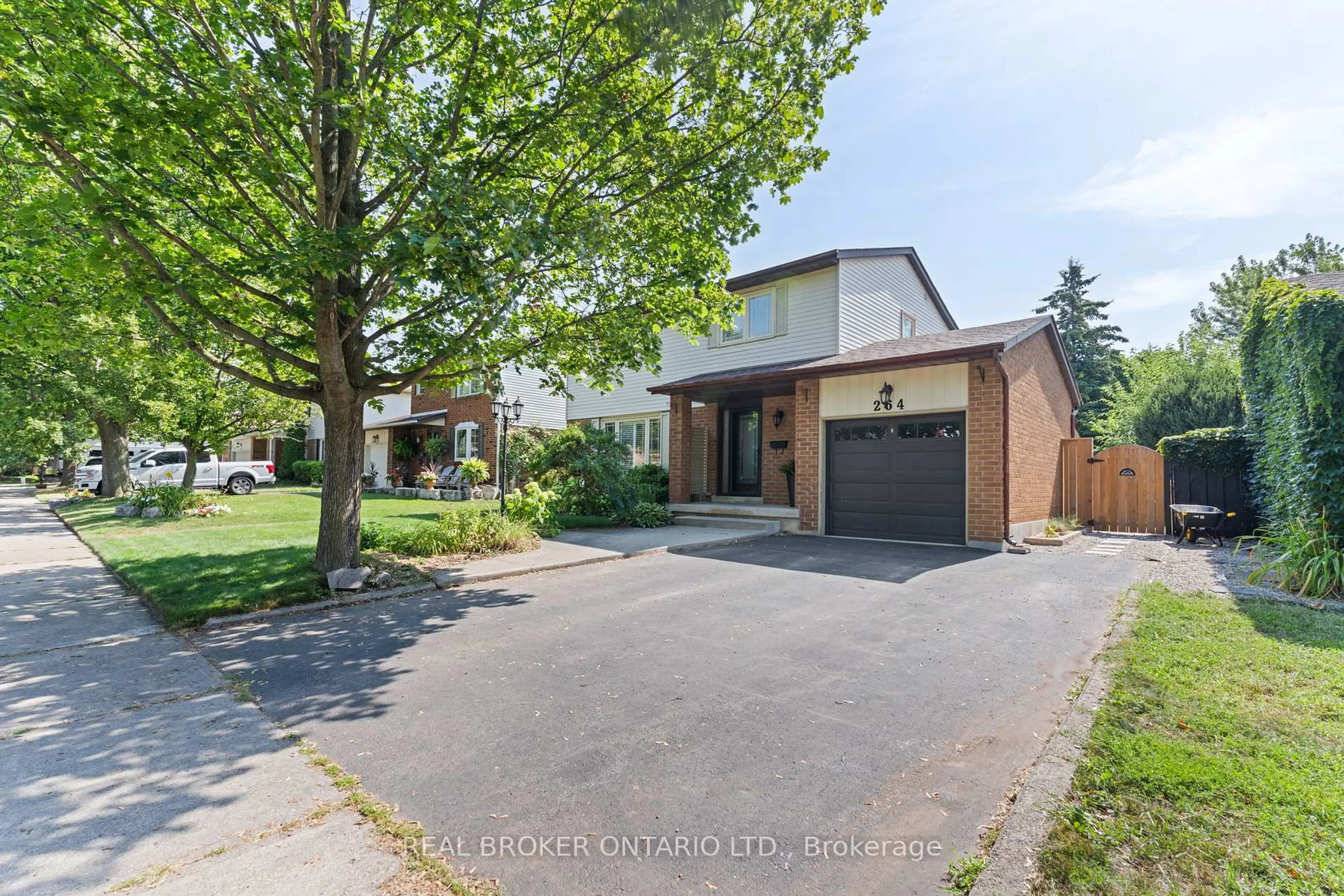 Home with brick exterior material, street for 264 Trowbridge Pl, Oakville Ontario L6L 6A5