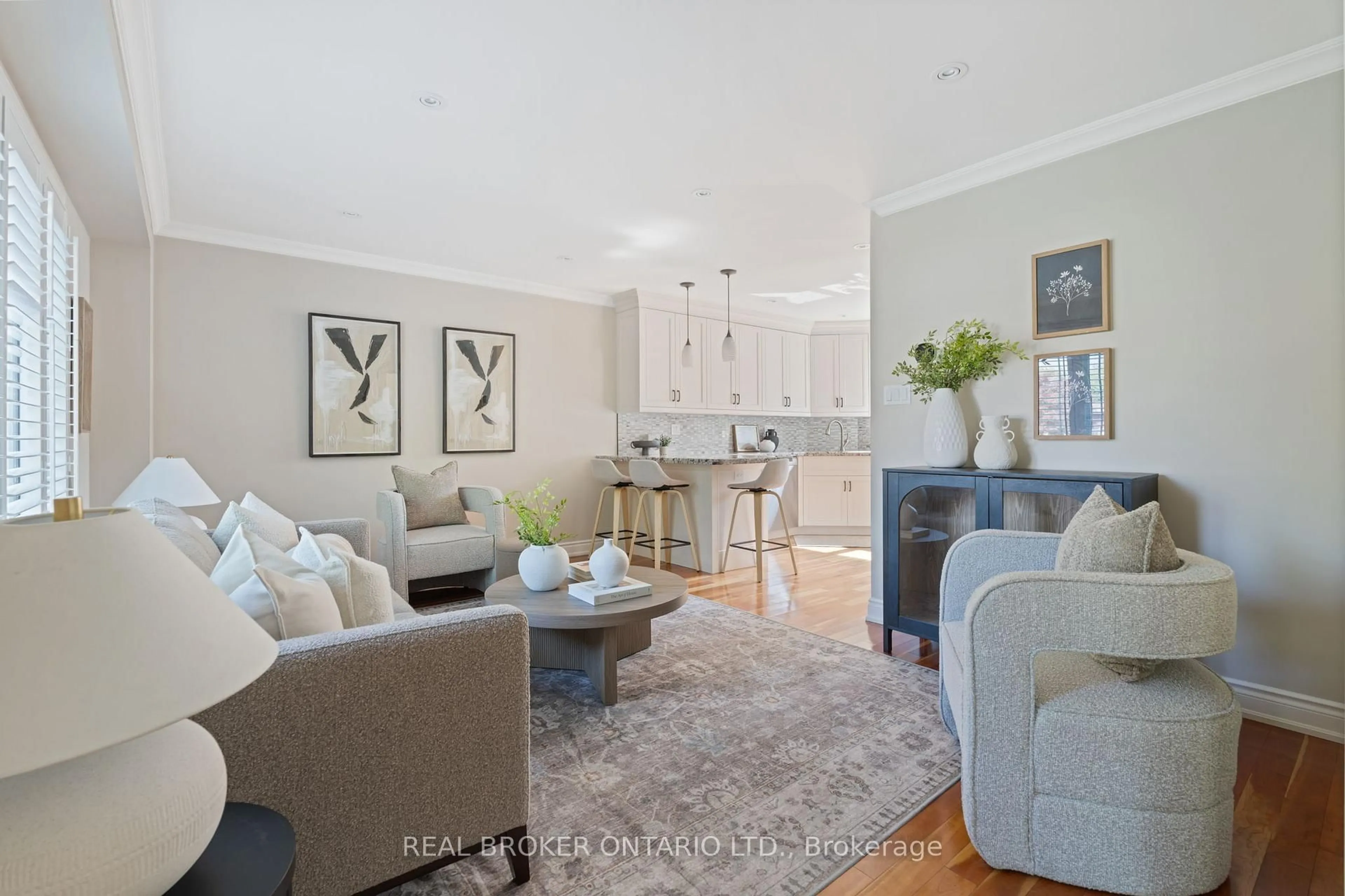 Living room with furniture, unknown for 264 Trowbridge Pl, Oakville Ontario L6L 6A5