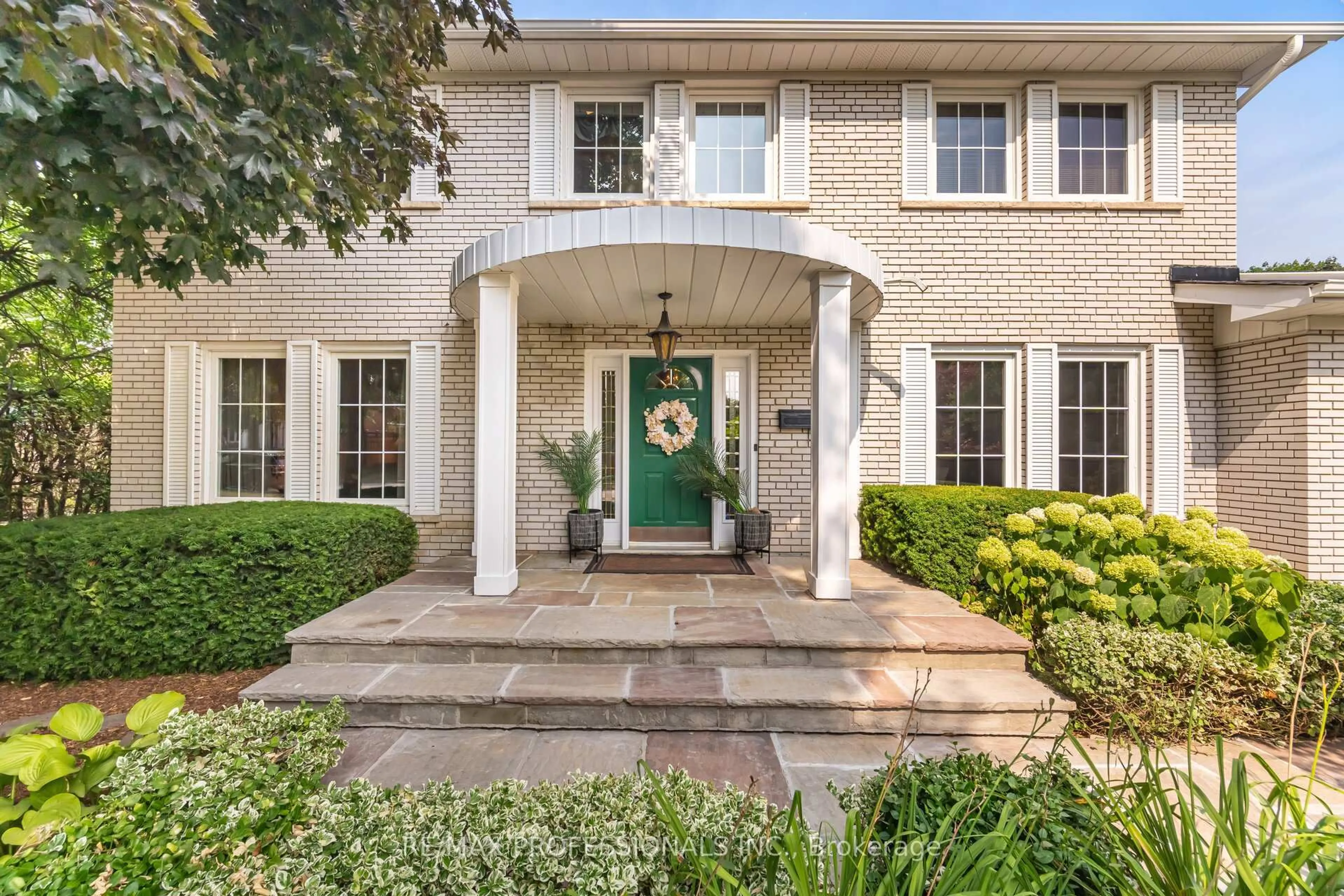 Home with brick exterior material, street for 70 Hillside Dr, Brampton Ontario L6S 1A6