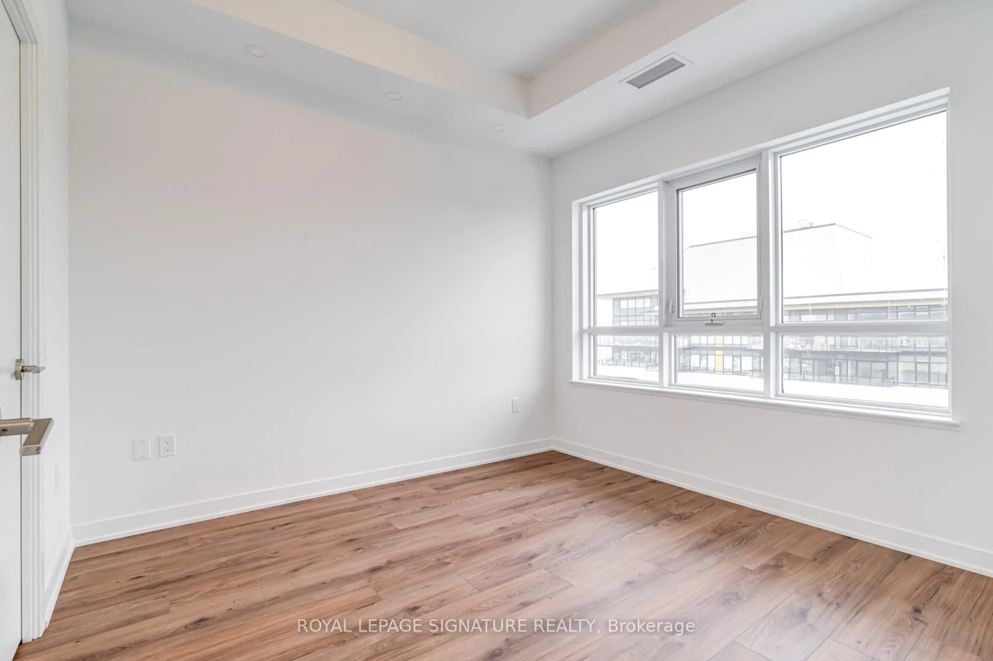 A pic of a room for 395 Dundas St #PH20, Oakville Ontario L6M 5R8