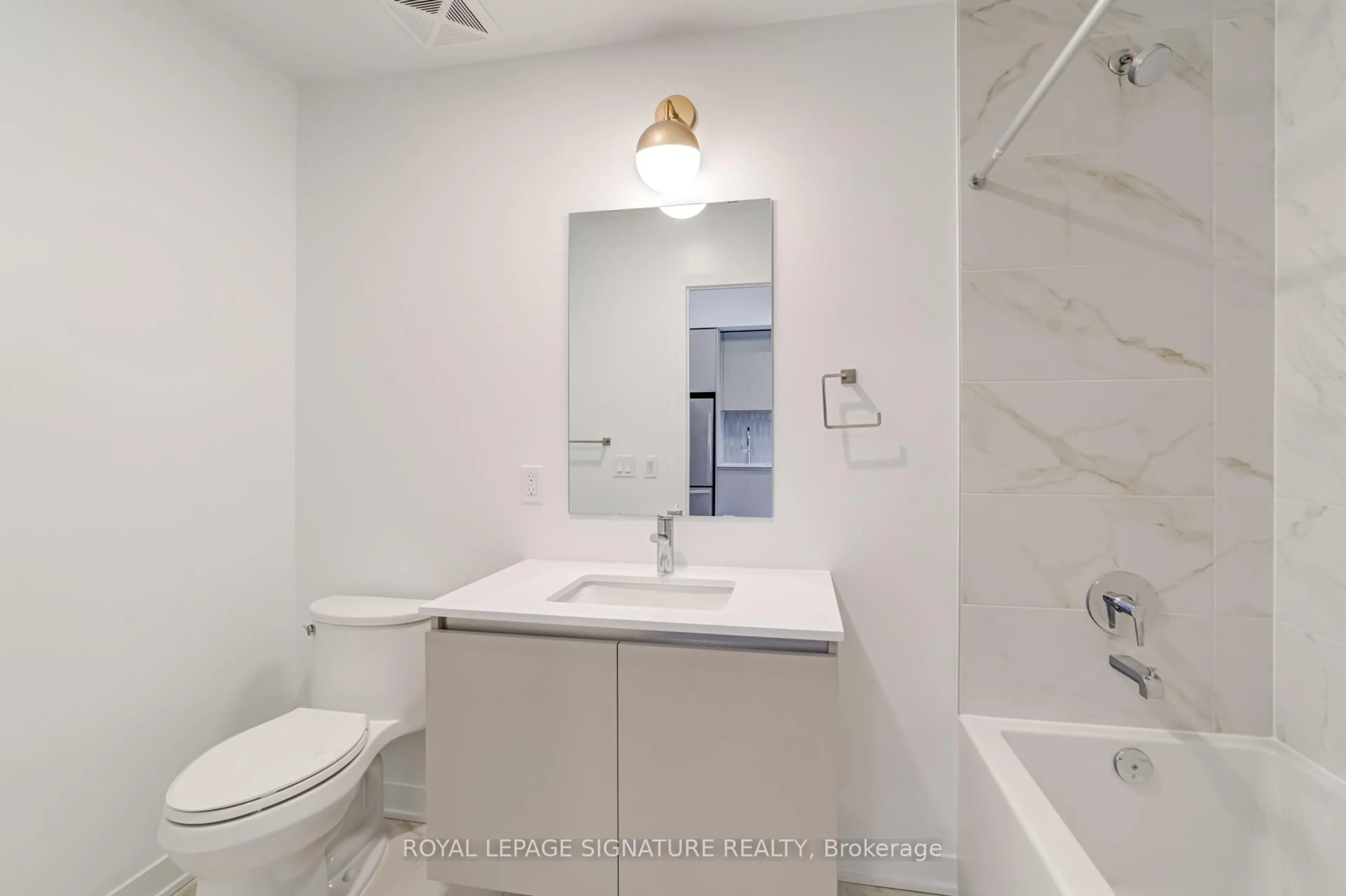 Standard bathroom, unknown for 395 Dundas St #PH20, Oakville Ontario L6M 5R8