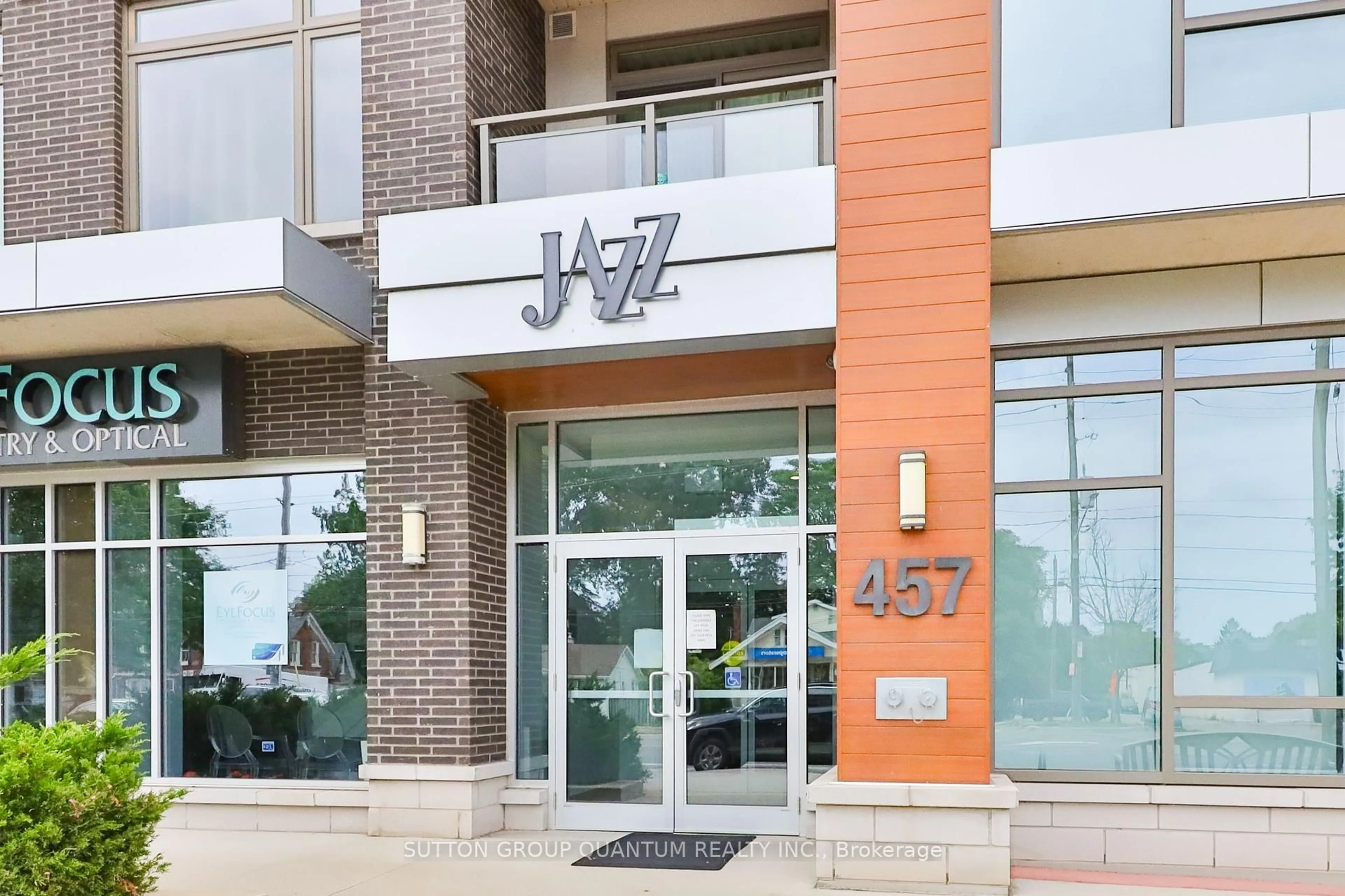 Indoor foyer for 457 Plains Rd #418, Burlington Ontario L7T 0B8