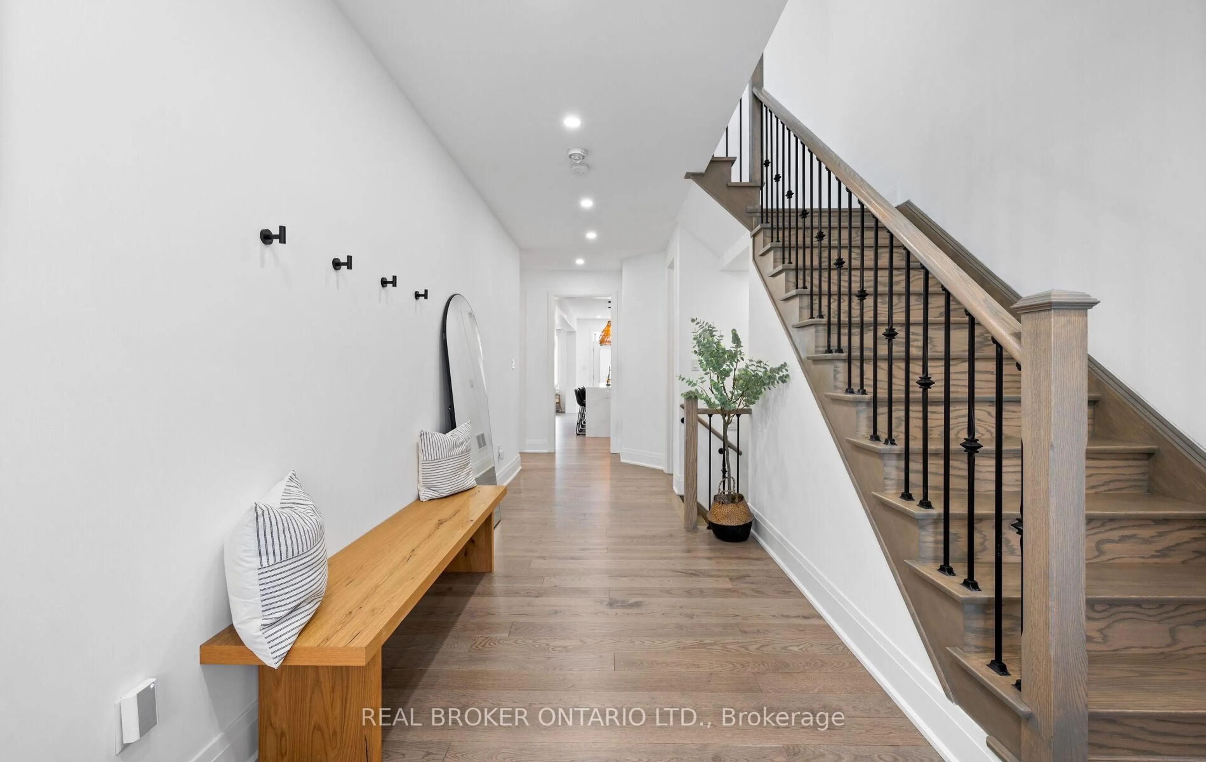Indoor entryway for 547 Veterans Dr, Brampton Ontario L7A 5A6
