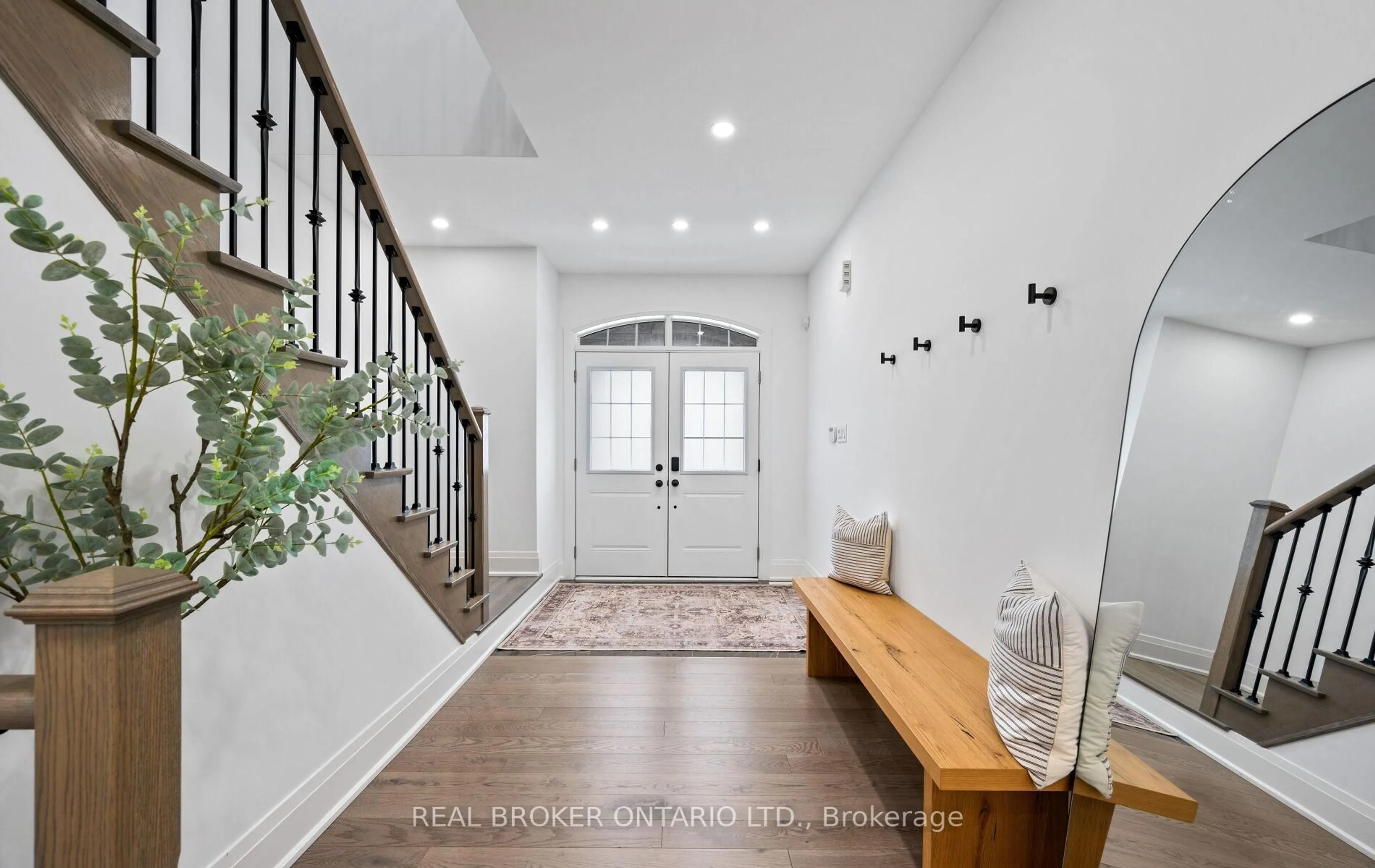 Indoor entryway for 547 Veterans Dr, Brampton Ontario L7A 5A6
