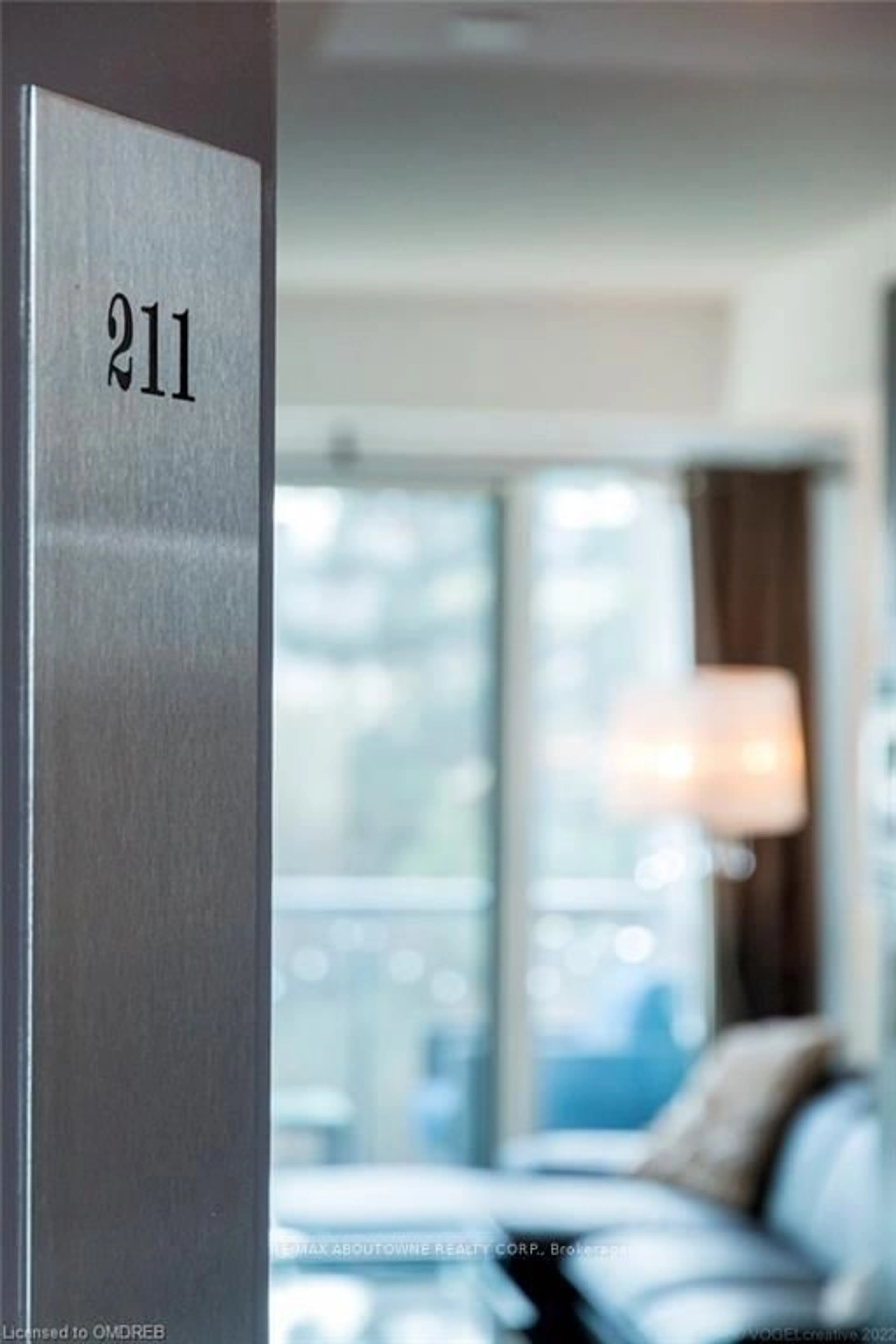 Indoor foyer for 1284 Guelph Line #211, Burlington Ontario L7P 0T9