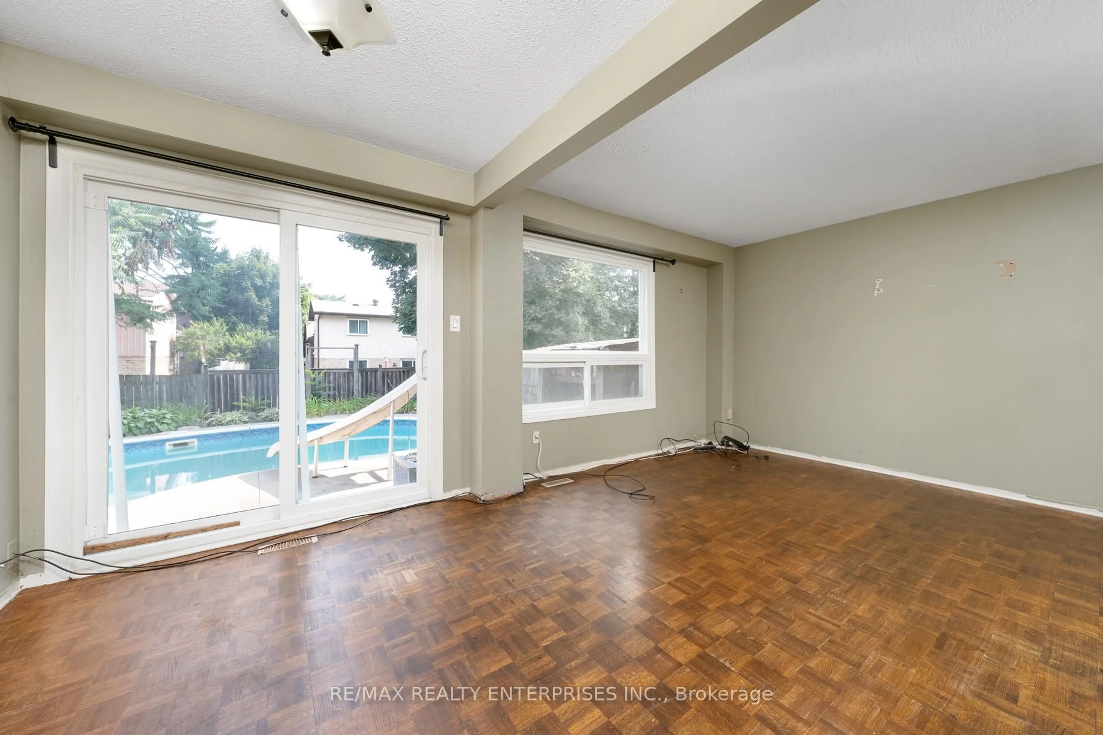A pic of a room for 6960 Cadiz Cres, Mississauga Ontario L5N 1Y4