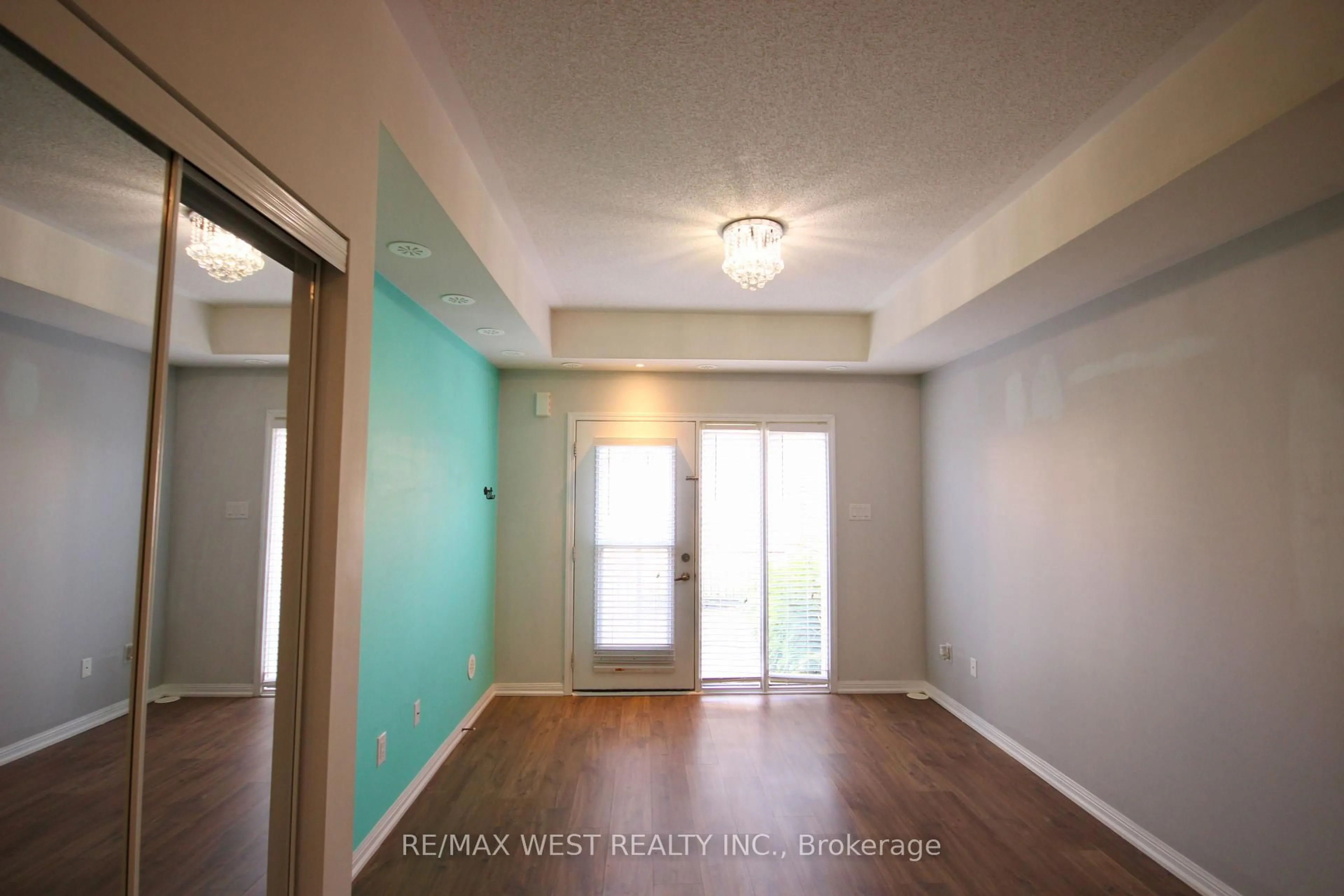Indoor entryway for 250 Sunny Meadow Blvd #273, Brampton Ontario L6R 3Y6