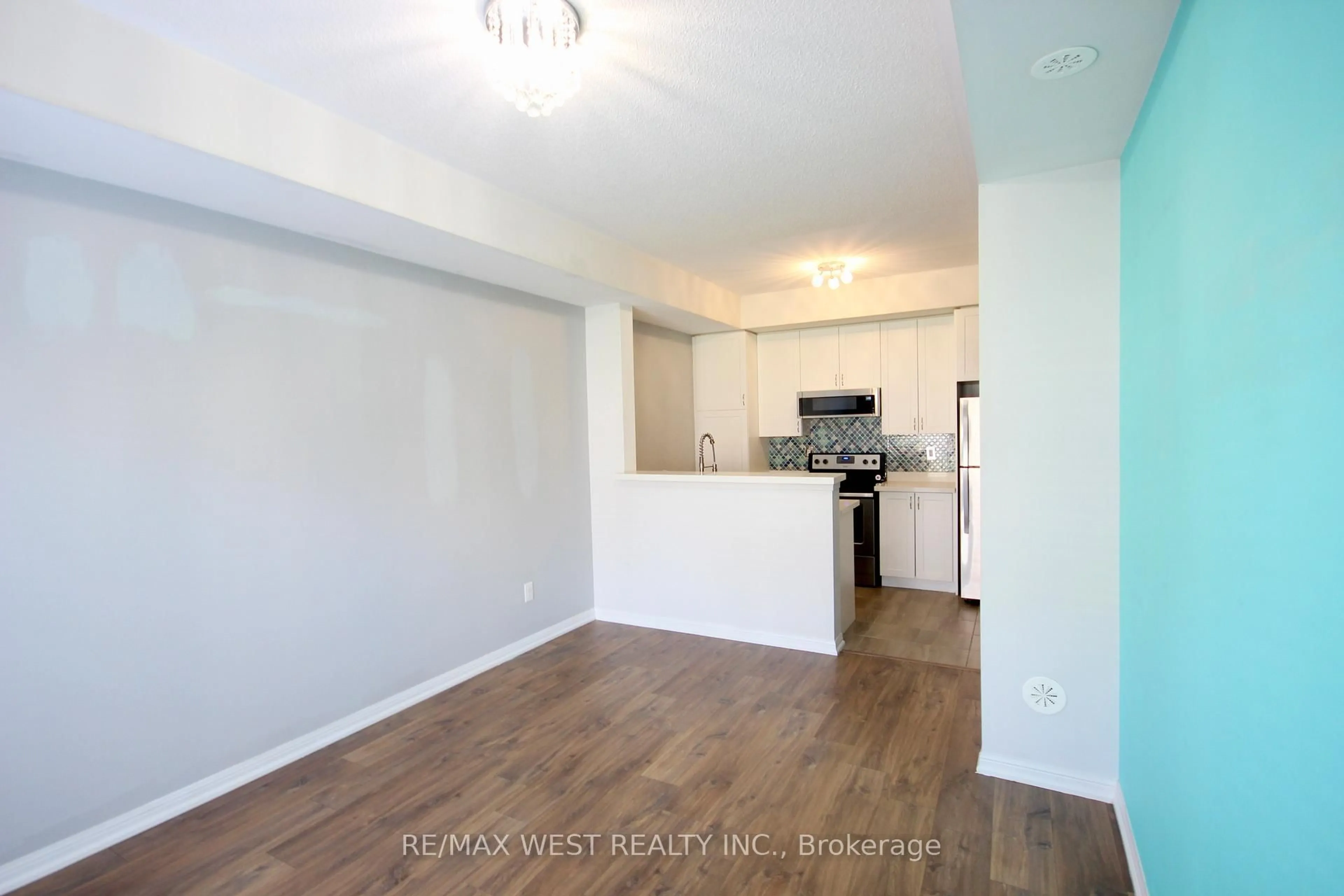 Open concept kitchen, wood/laminate floor for 250 Sunny Meadow Blvd #273, Brampton Ontario L6R 3Y6