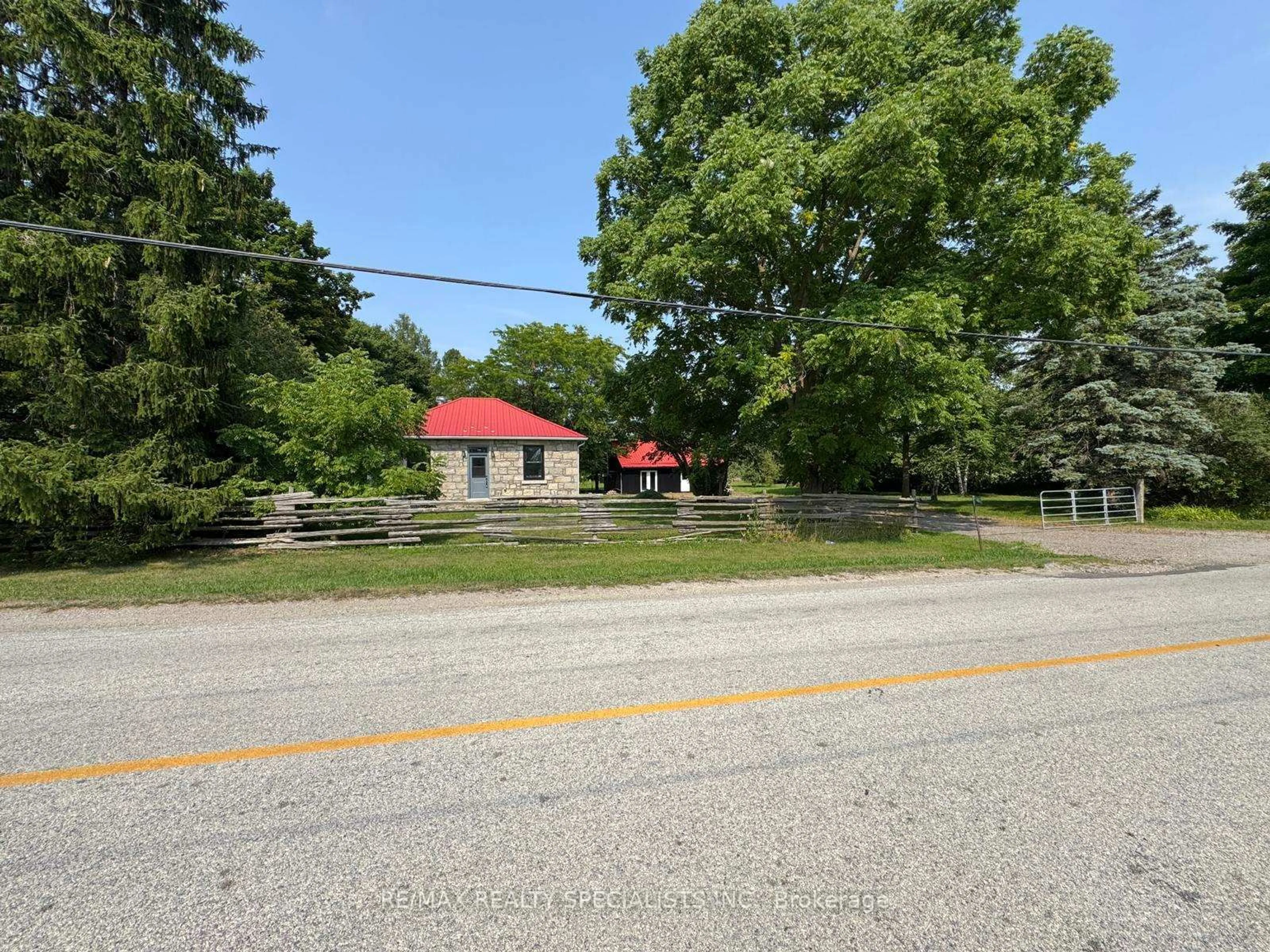 A pic from outside/outdoor area/front of a property/back of a property/a pic from drone, street for 14041 Fourth Line, Milton Ontario N0B 2K0