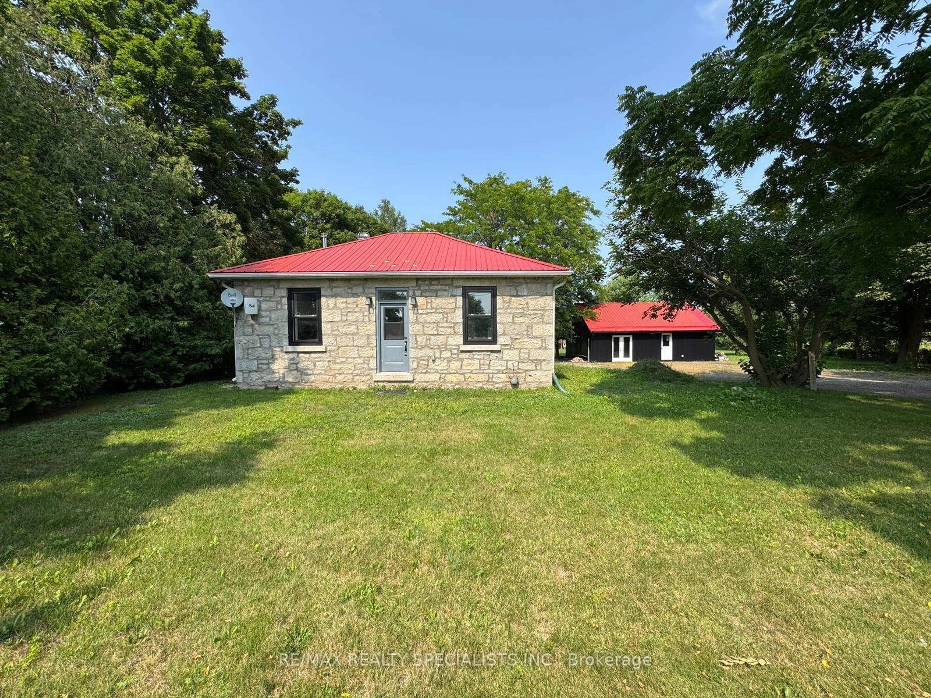 A pic from outside/outdoor area/front of a property/back of a property/a pic from drone, building for 14041 Fourth Line, Milton Ontario N0B 2K0