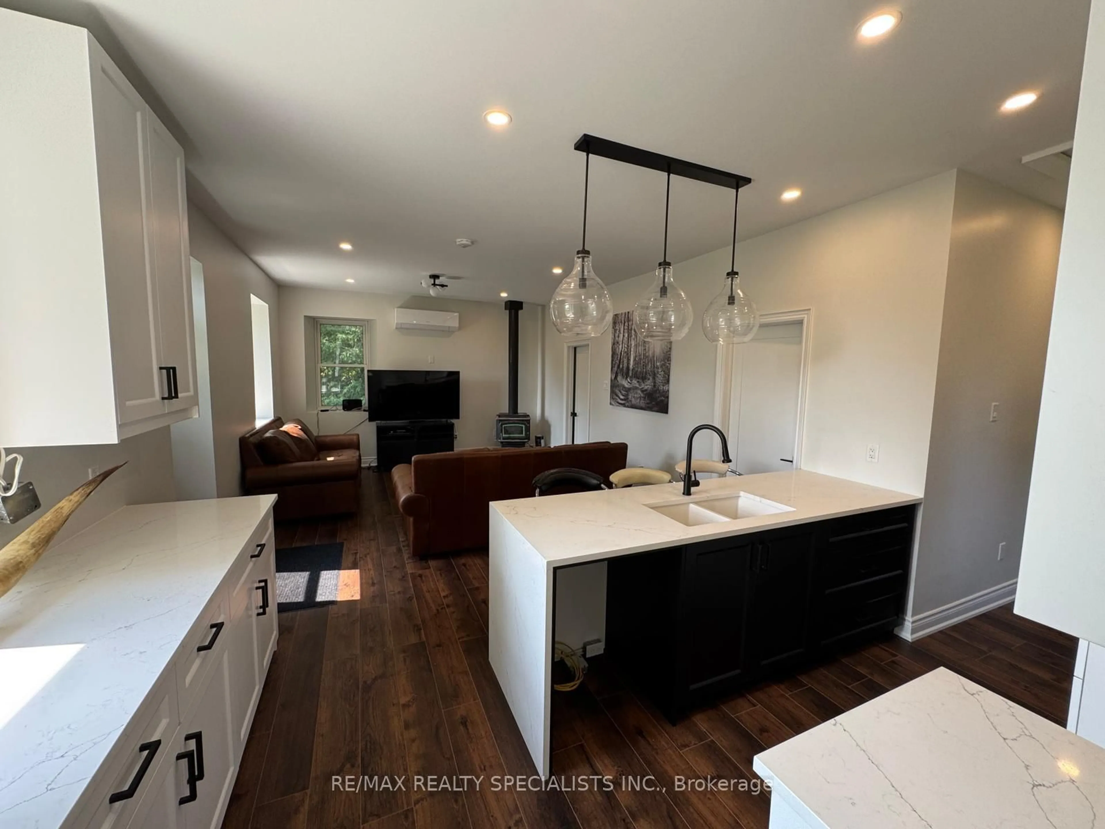 Open concept kitchen, ceramic/tile floor for 14041 Fourth Line, Milton Ontario N0B 2K0