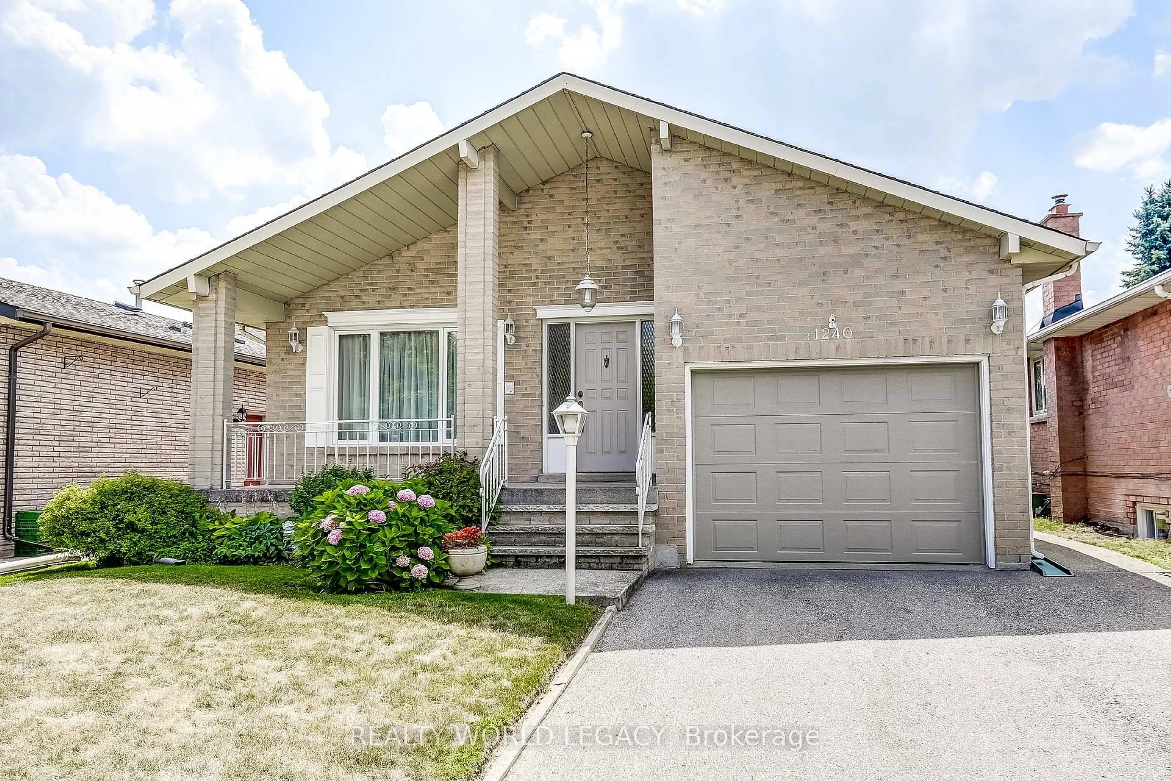 Home with brick exterior material, street for 1240 Thorpe Rd, Burlington Ontario L7S 2C9
