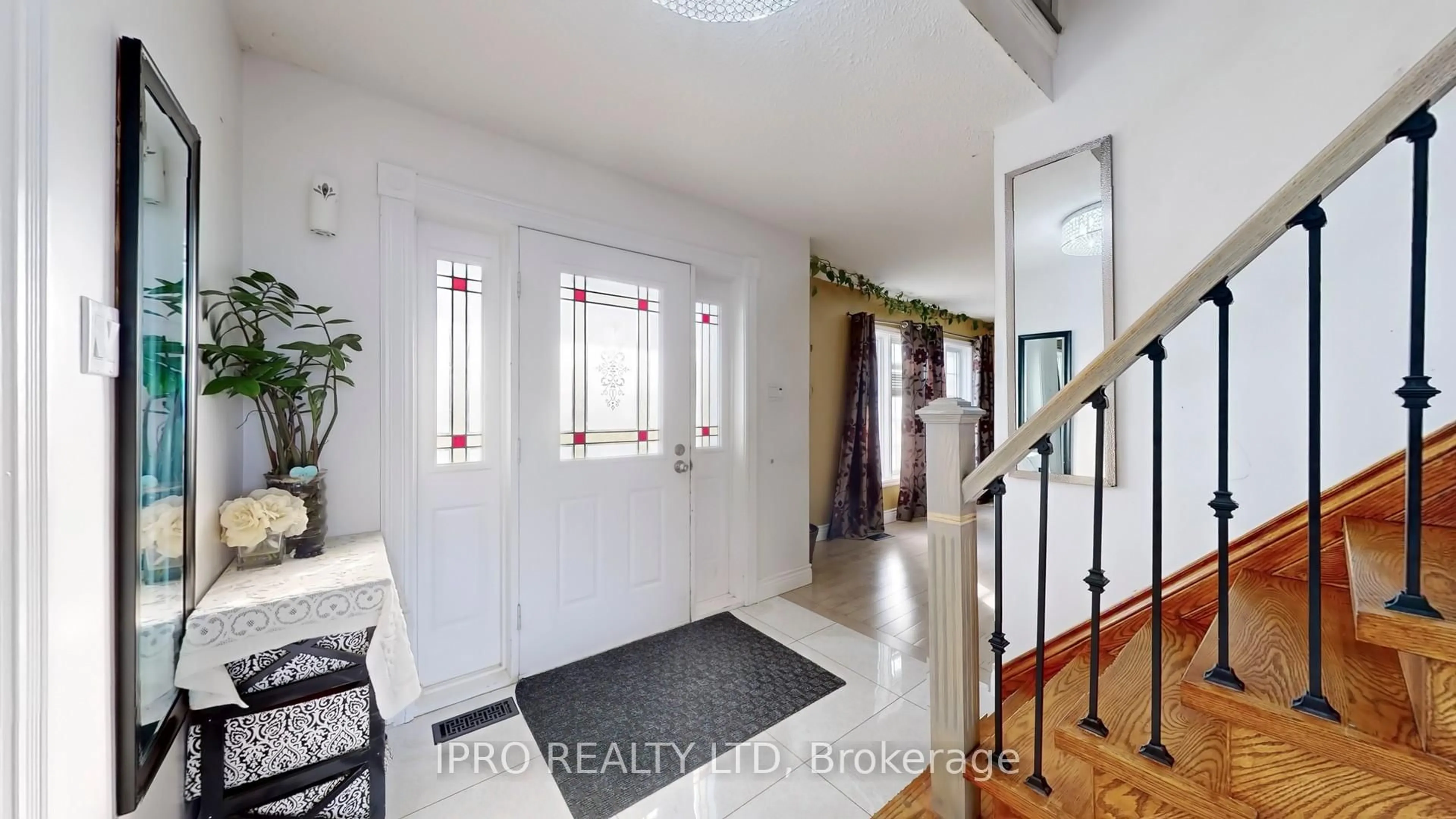 Indoor entryway for 12191 Mississauga Rd, Caledon Ontario L7C 1X1