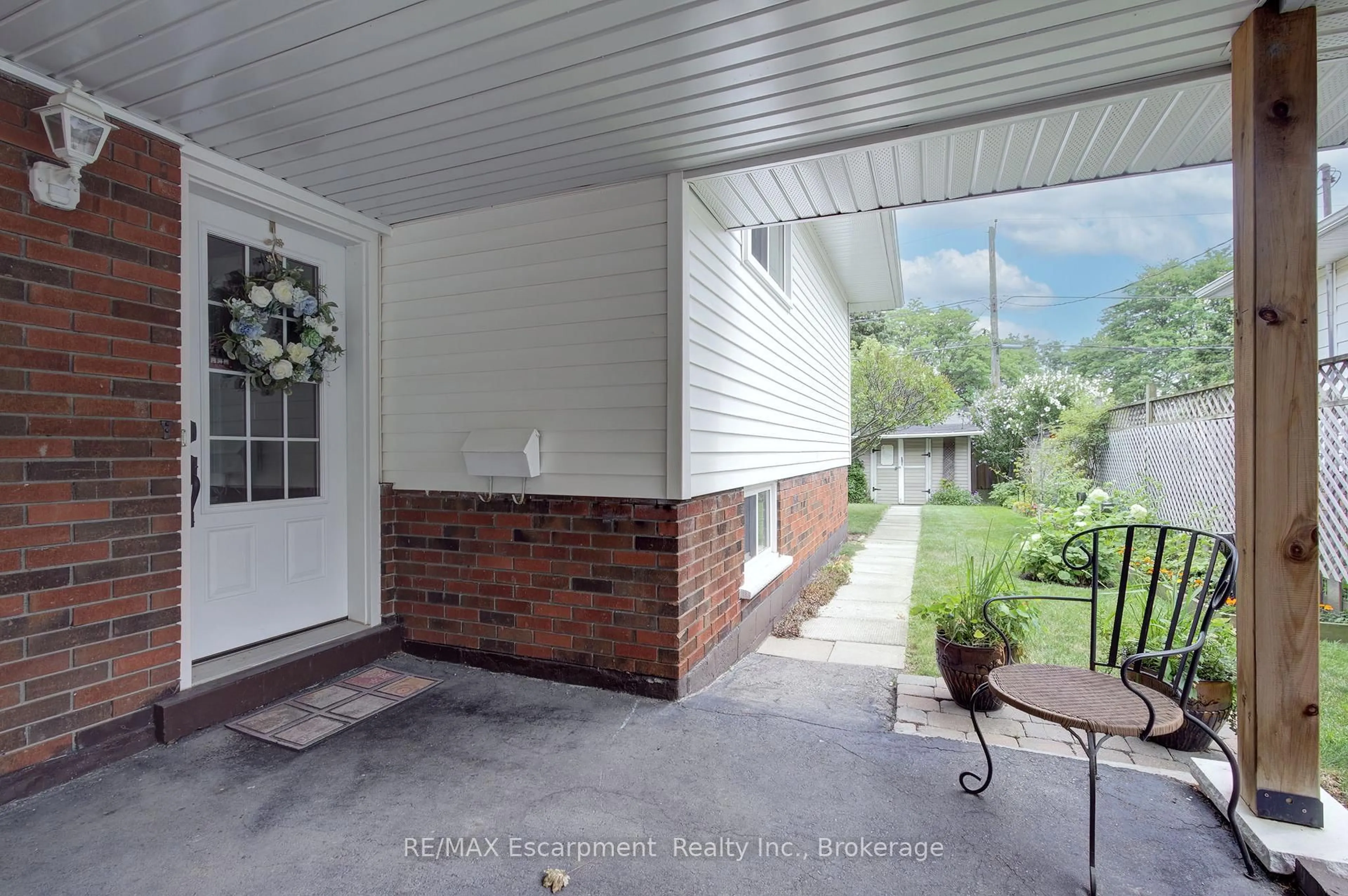 Patio, street for 2410 Tait Ave, Burlington Ontario L7P 1H1