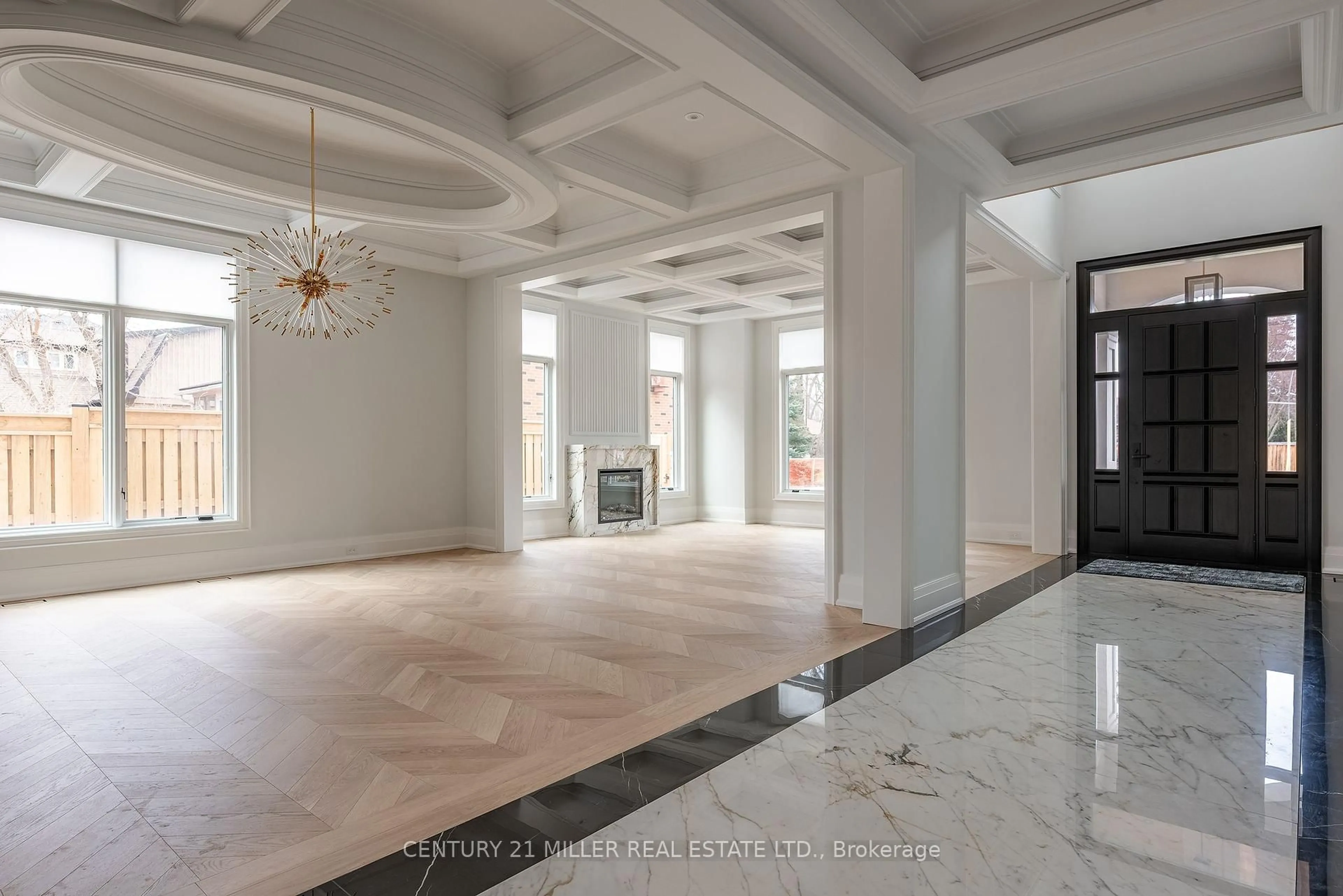 Indoor foyer for 556 Fourth Line, Oakville Ontario L6L 5A7