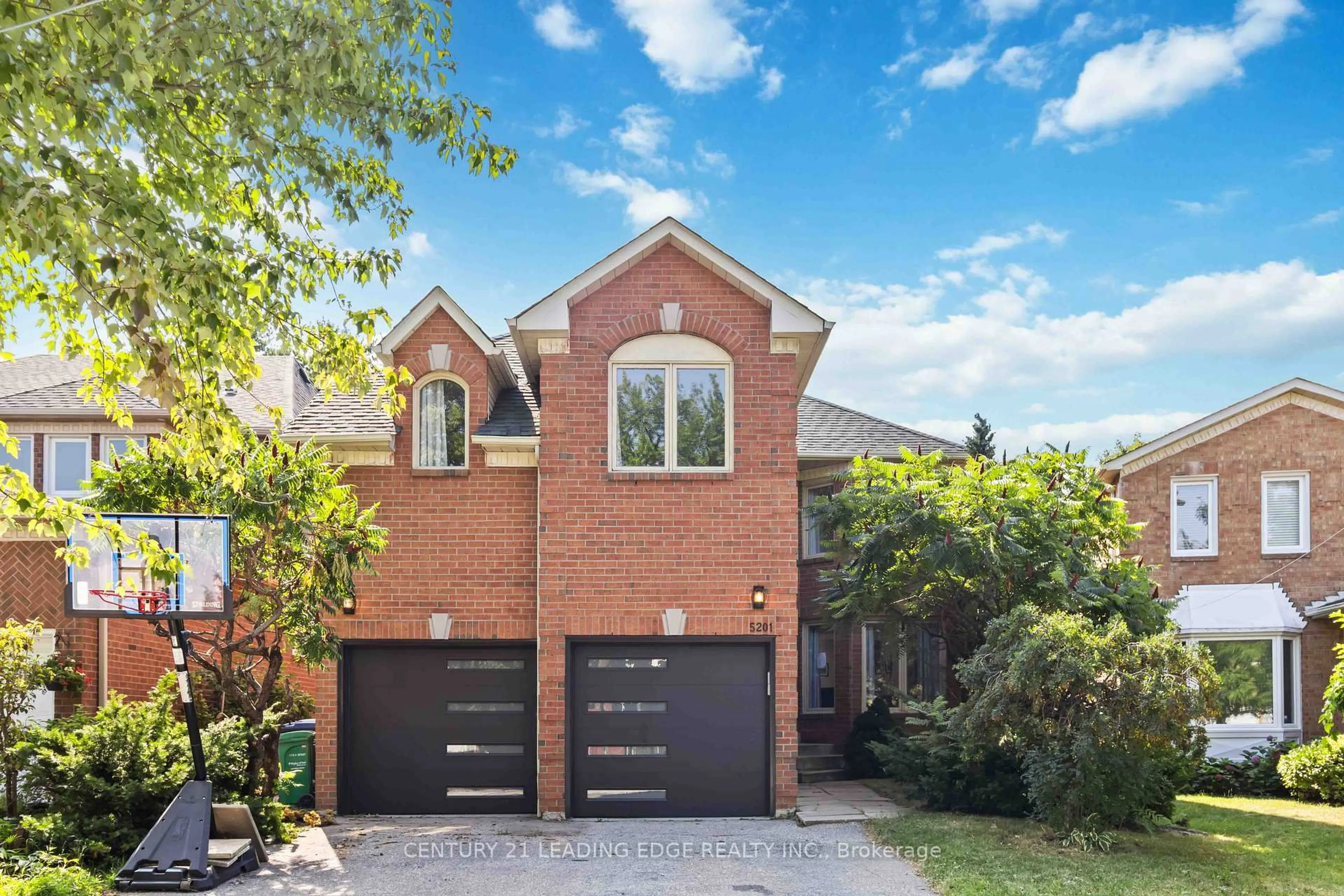 Home with brick exterior material, street for 5201 CHAMPLAIN Tr, Mississauga Ontario L5R 3B1