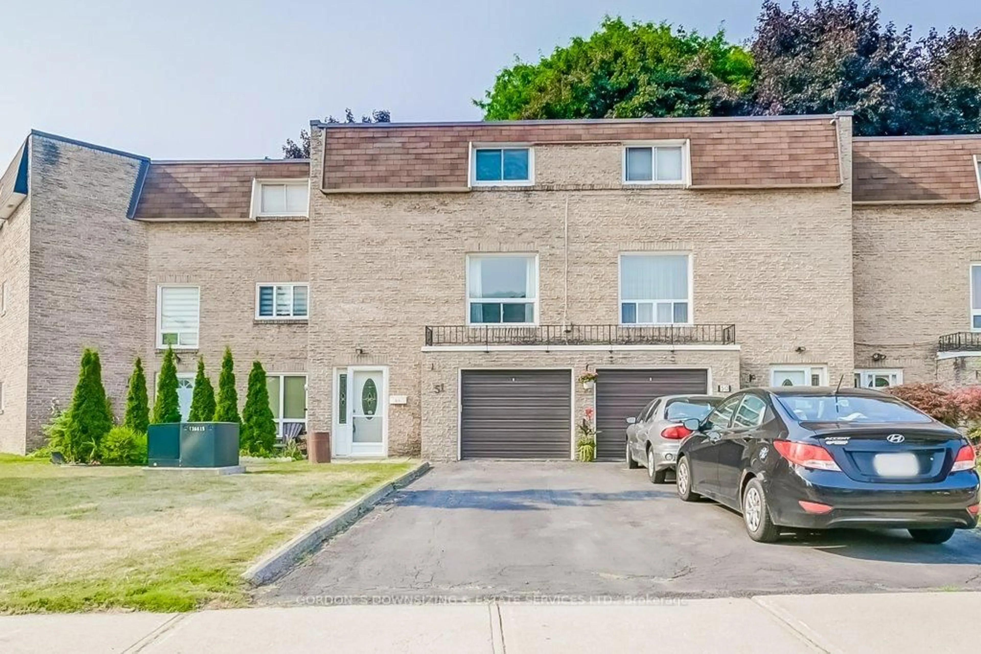 A pic from outside/outdoor area/front of a property/back of a property/a pic from drone, street for 39 Lexington Ave #51, Toronto Ontario M9V 2G4