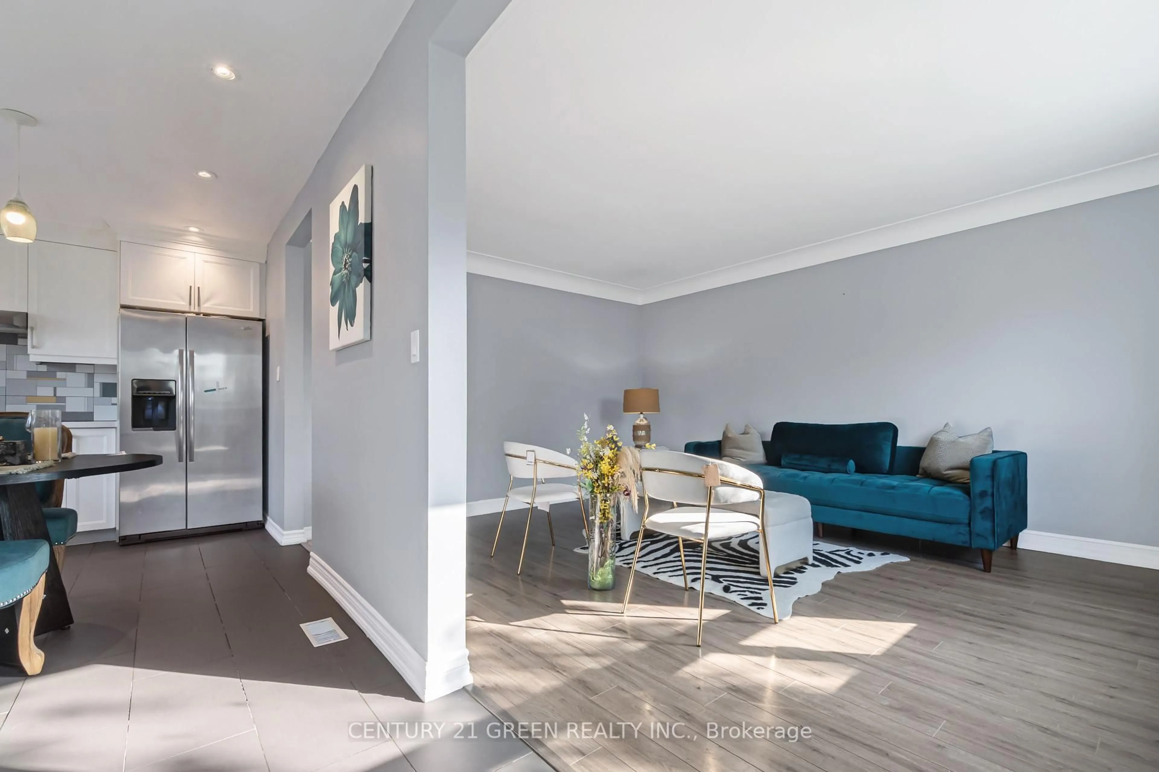 Indoor foyer for 1303 Bunnell Dr, Burlington Ontario L7P 2E2