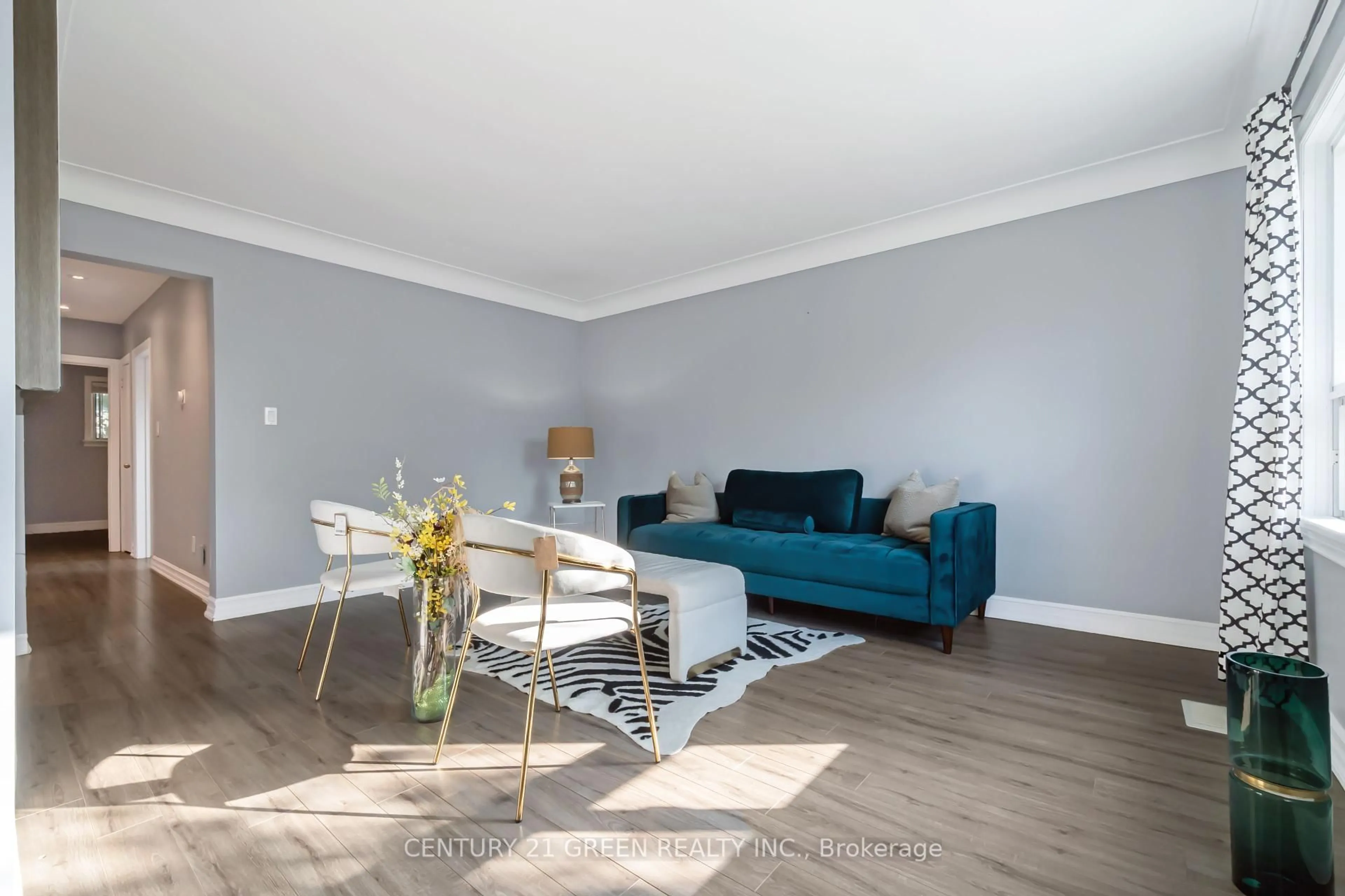 Living room with furniture, wood/laminate floor for 1303 Bunnell Dr, Burlington Ontario L7P 2E2