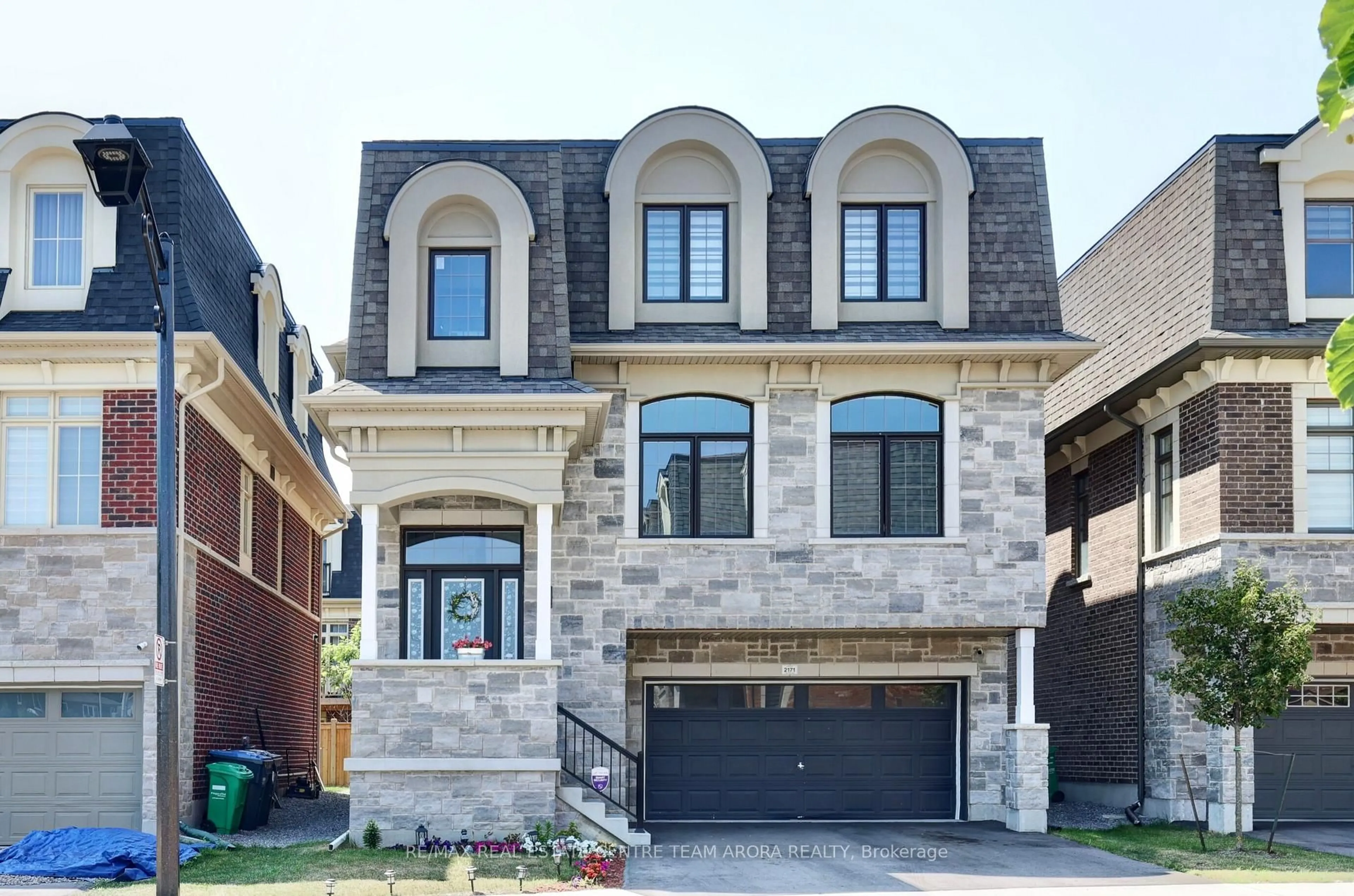 Home with brick exterior material, street for 2171 Royal Gala Circ, Mississauga Ontario L4Y 1H2
