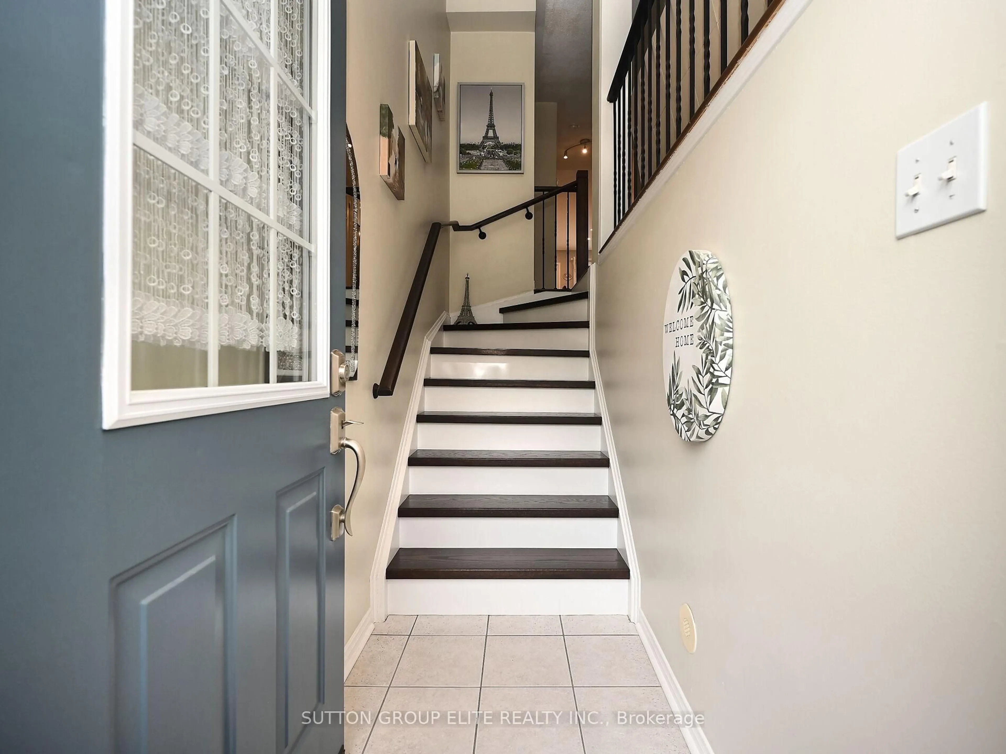 Indoor foyer for 601 Shoreline Dr #48, Mississauga Ontario L5B 4K7