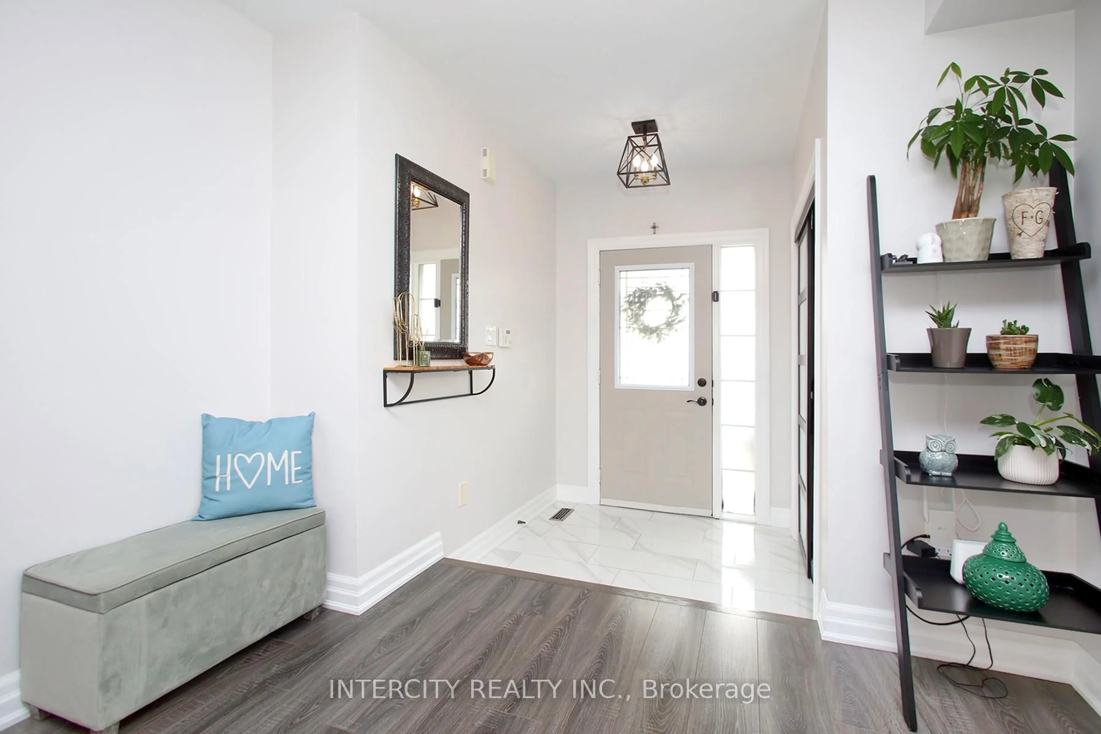 Indoor entryway for 5 Humbershed Cres, Caledon Ontario L7E 2X2