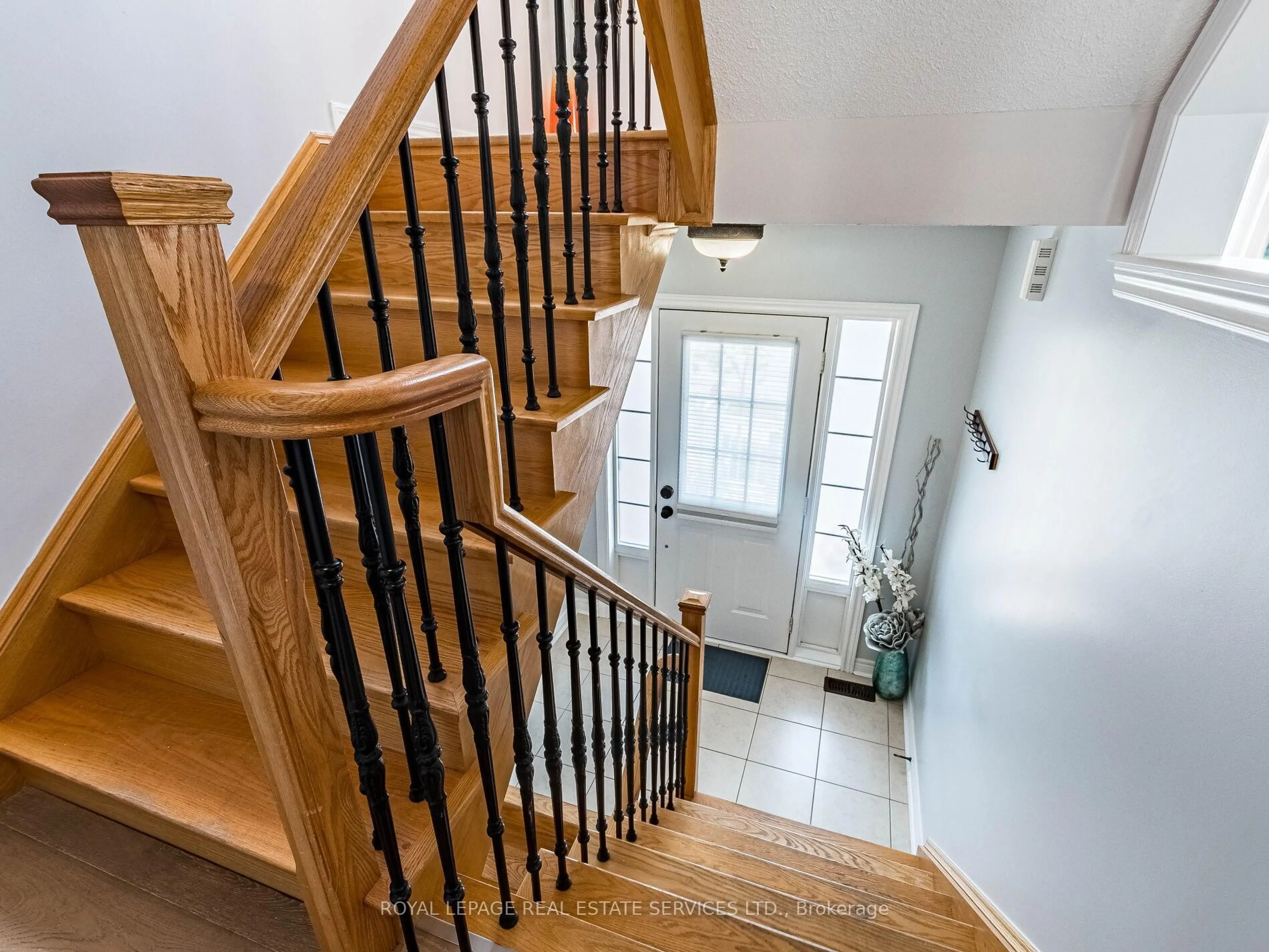 Stairs for 3087 Highvalley Rd, Oakville Ontario L6M 5H4