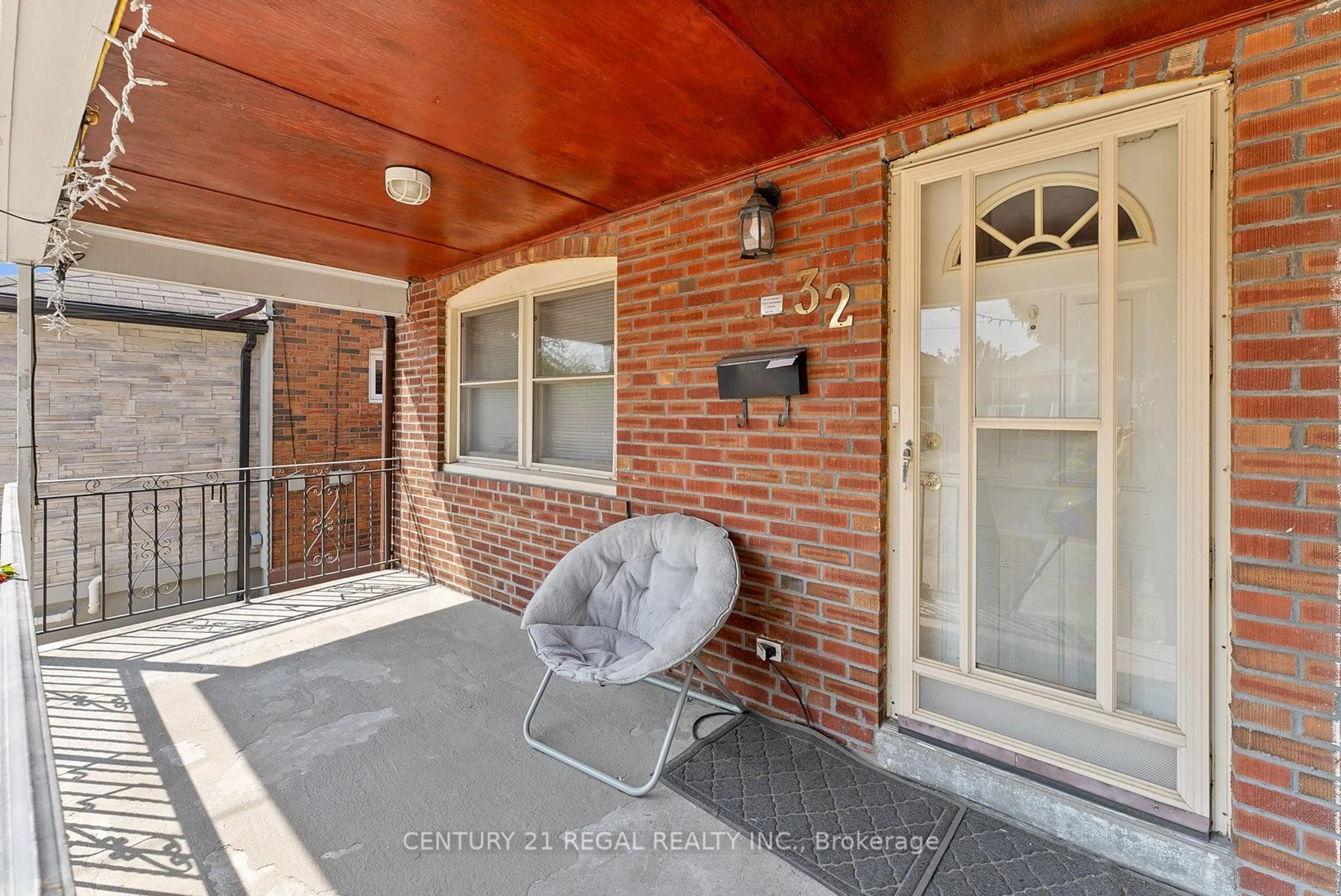 Unknown for 32 Chamberlain Ave, Toronto Ontario M6E 4J8