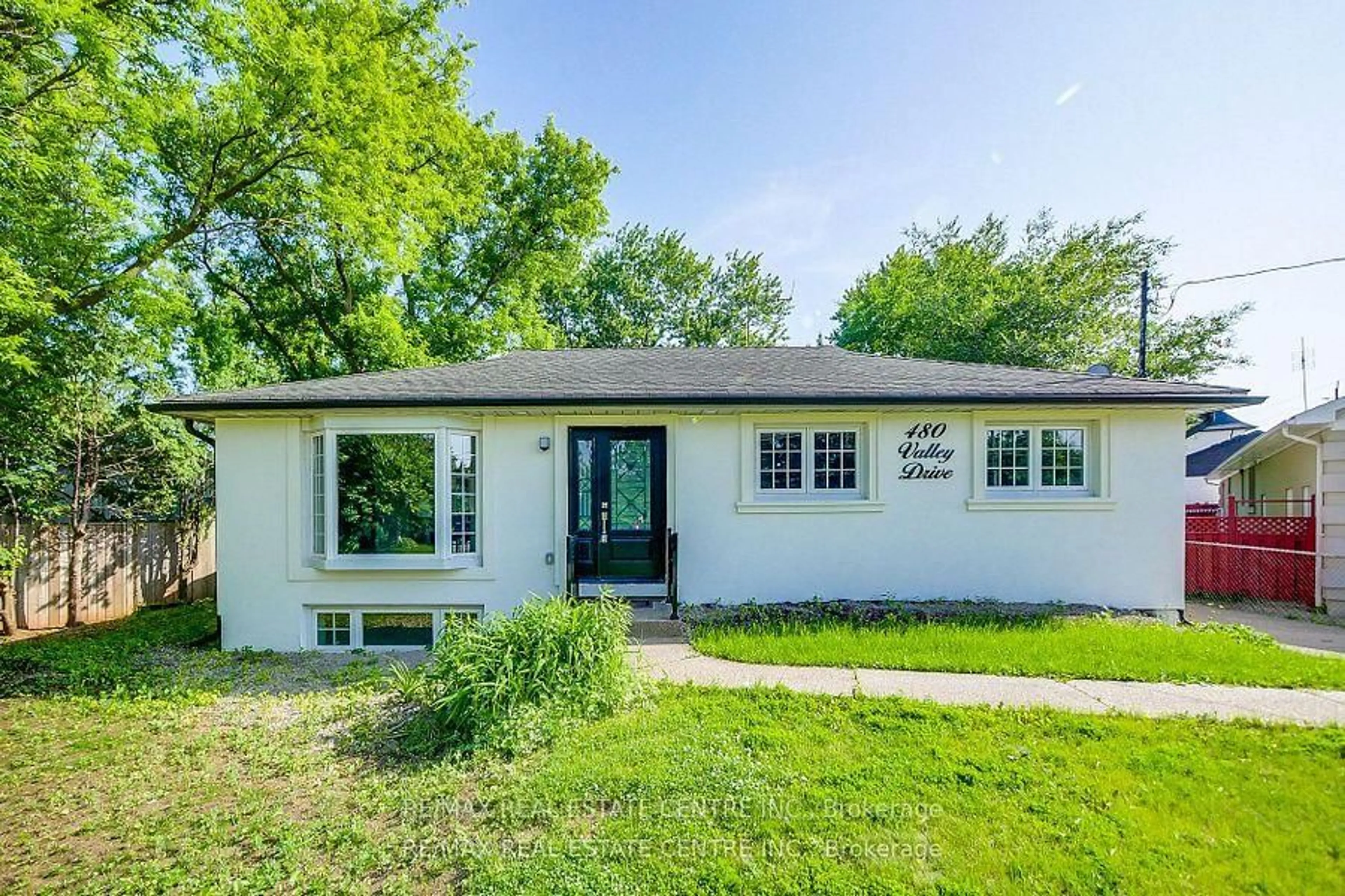 Home with vinyl exterior material, street for 480 Valley Dr, Oakville Ontario L6L 4L8