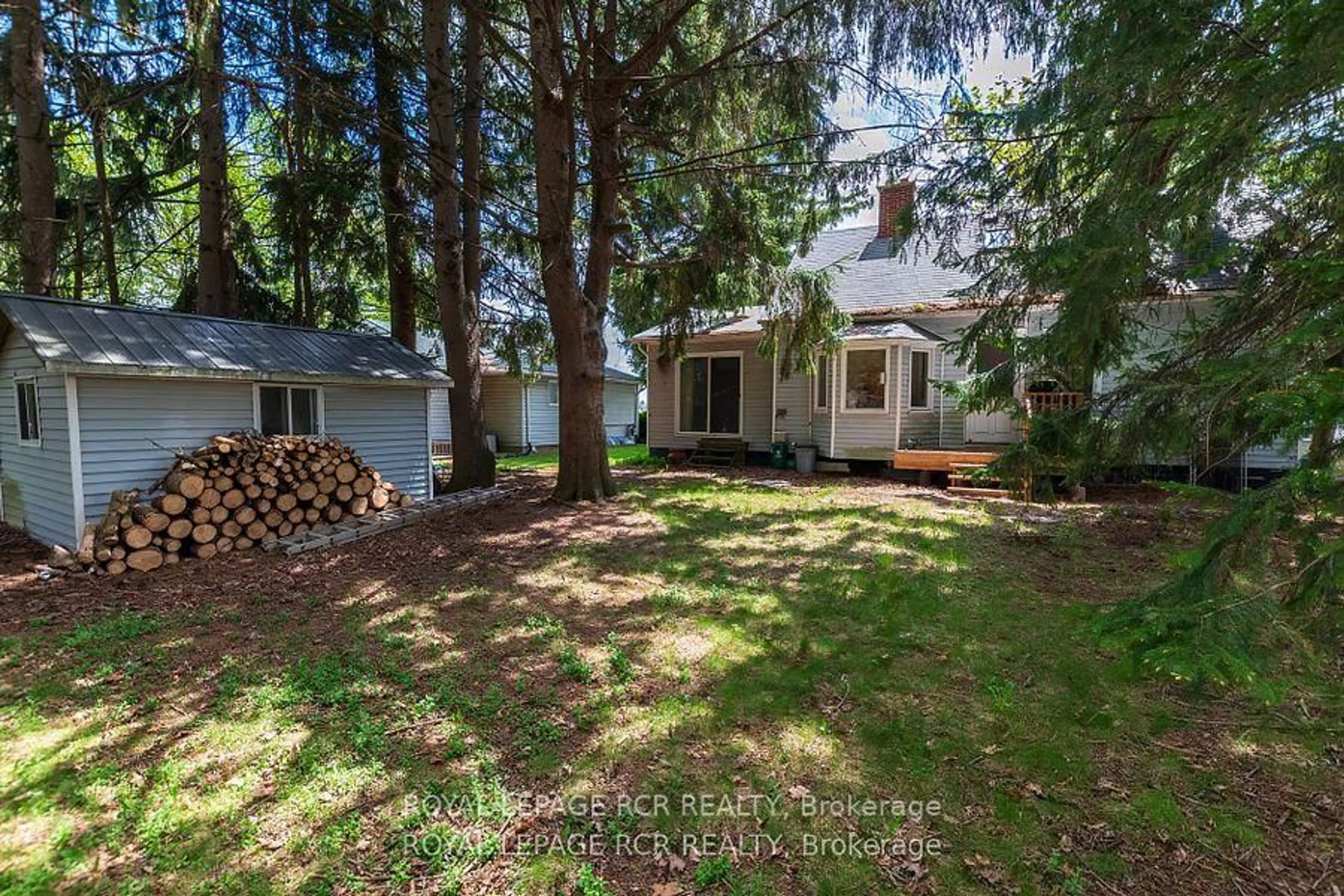 A pic from outside/outdoor area/front of a property/back of a property/a pic from drone, street for 325 Broadway, Orangeville Ontario L9W 1L4