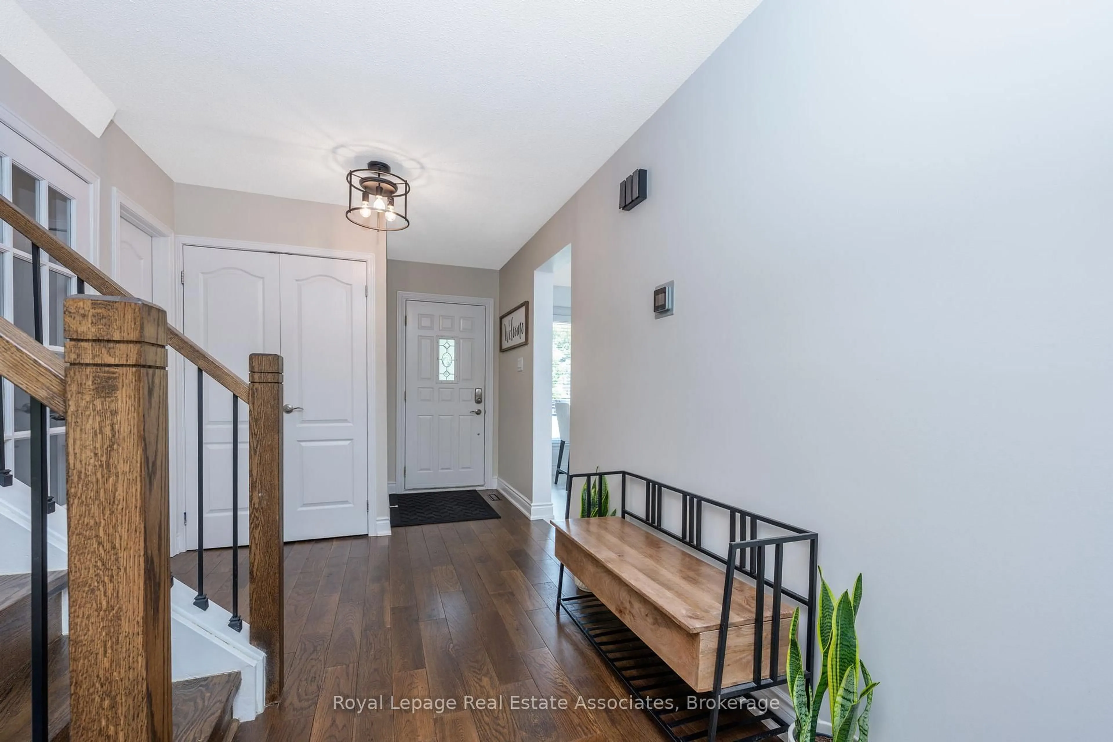 Indoor entryway for 53 Fanshawe Dr, Brampton Ontario L6Z 1A7
