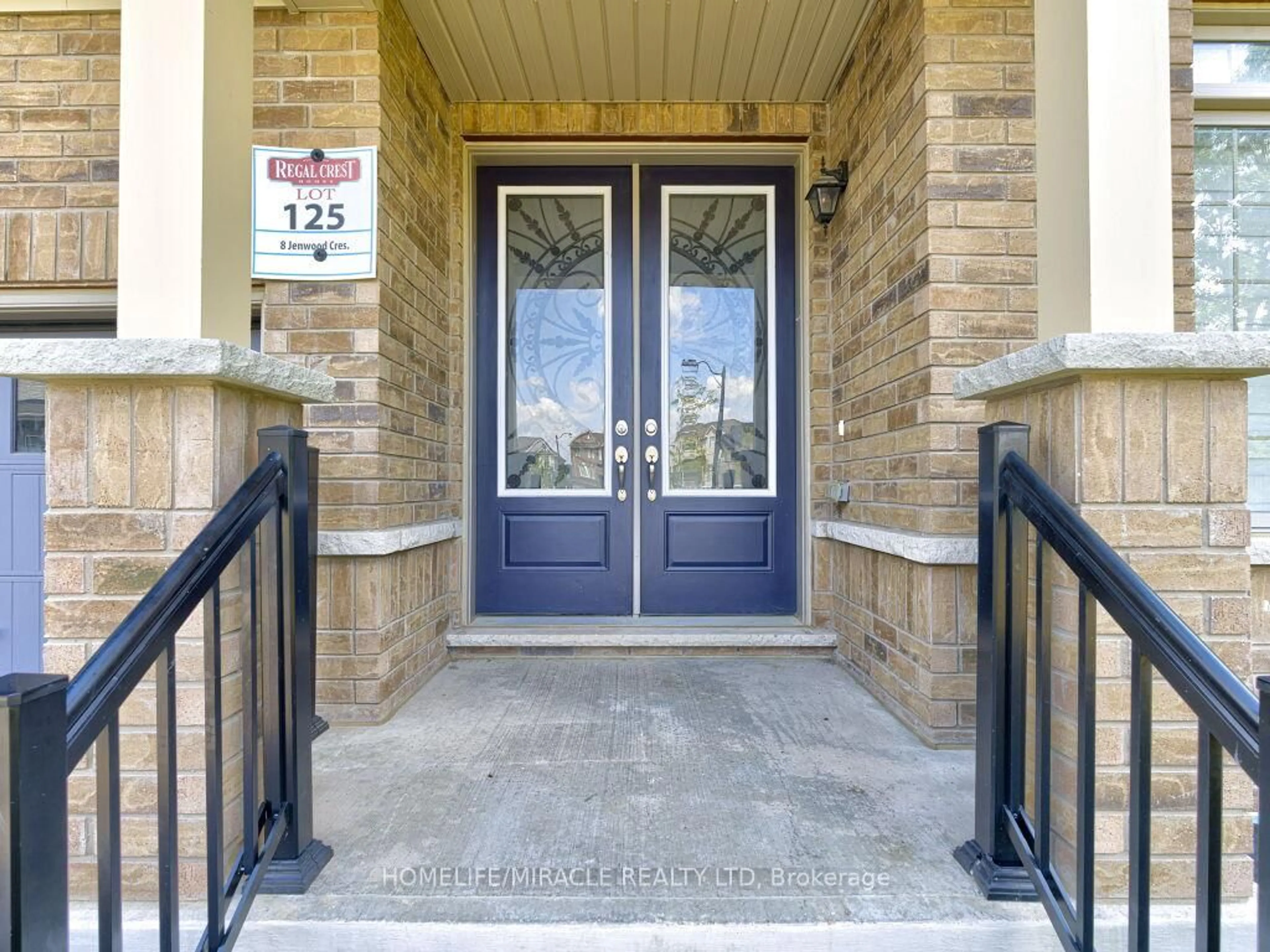 Indoor entryway for 8 Jenwood Cres, Brampton Ontario L7A 3S6