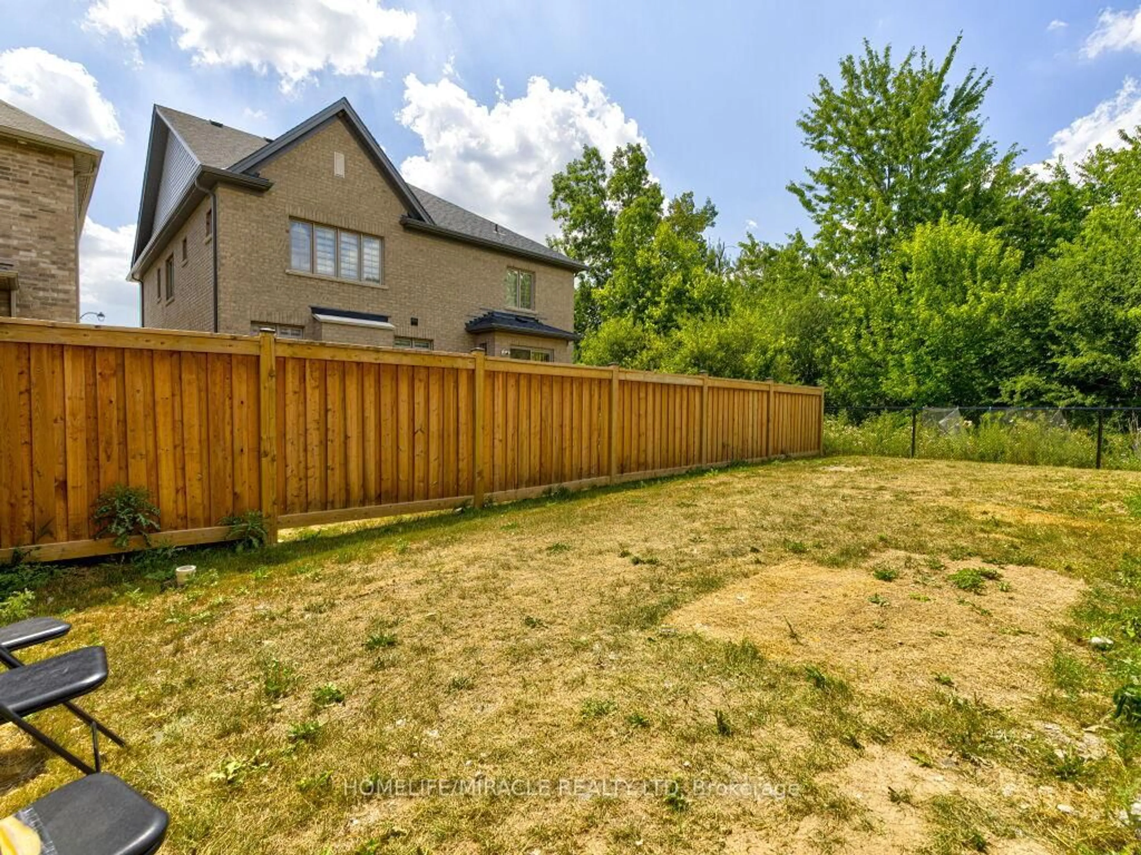 A pic from outside/outdoor area/front of a property/back of a property/a pic from drone, street for 8 Jenwood Cres, Brampton Ontario L7A 3S6