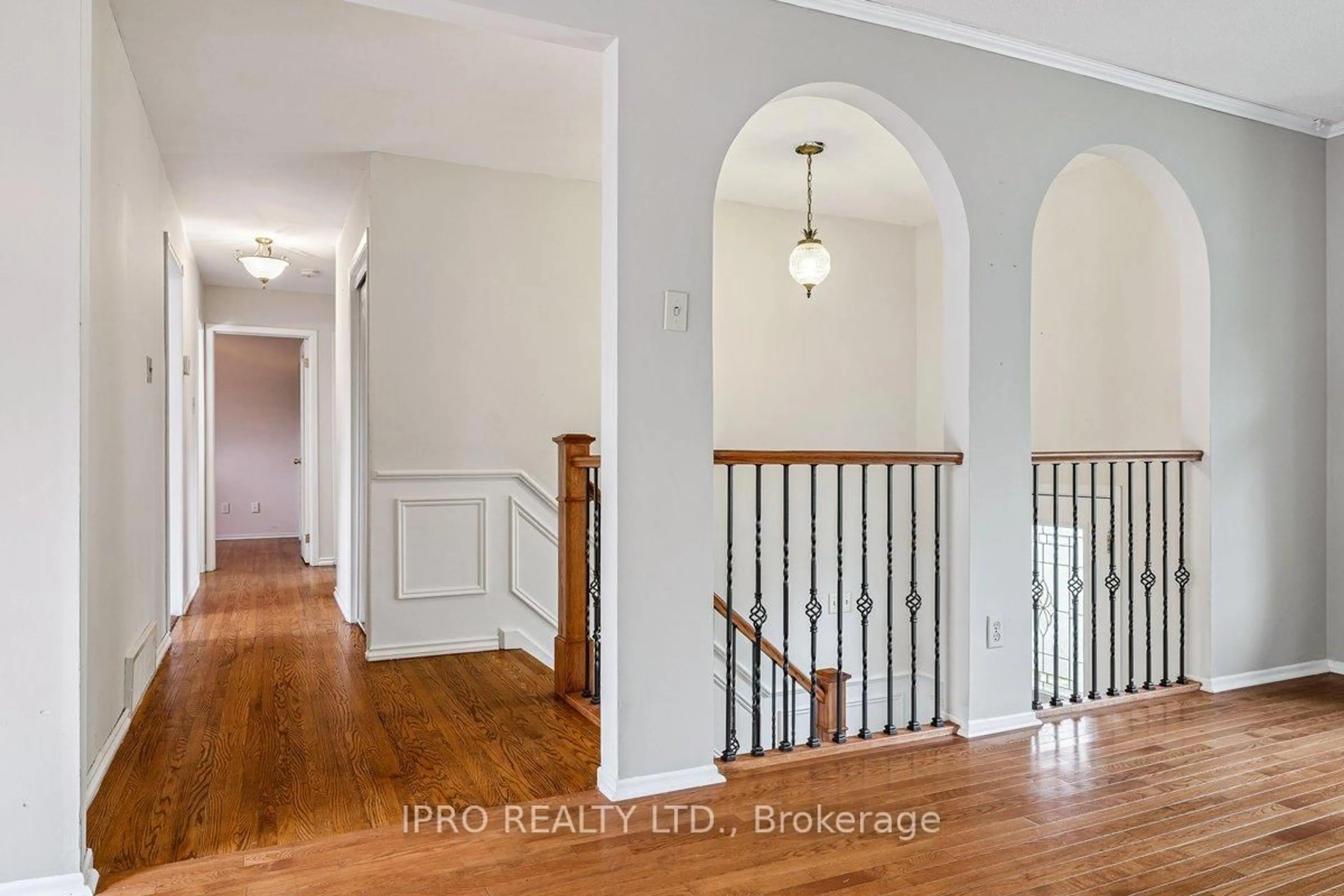 Indoor entryway for 623 Sheraton Rd, Burlington Ontario L7L 4B3
